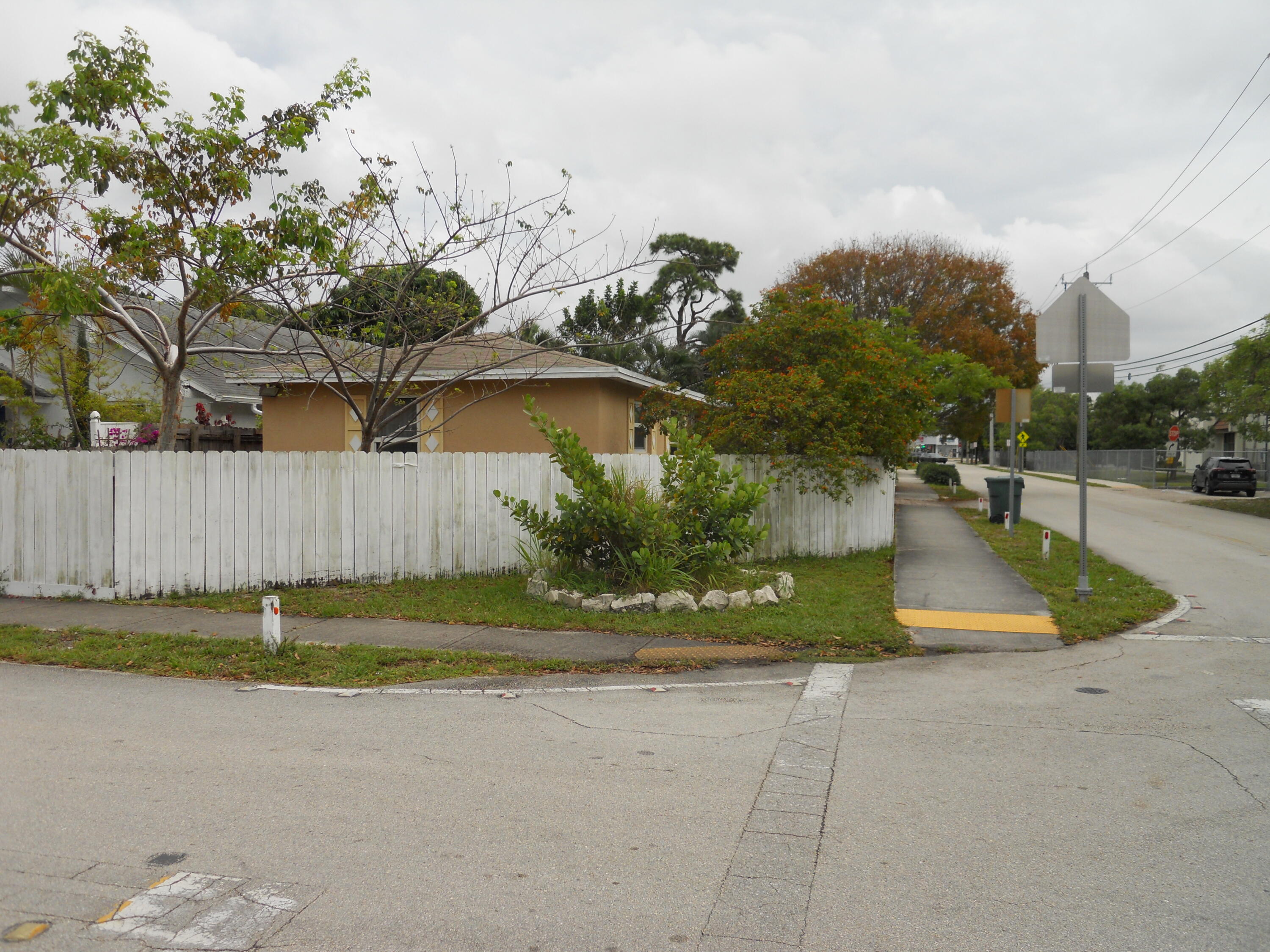 Foto de propiedad en 3290 NE 10th Avenue, Oakland Park, FL 33334 Oakland Park con MLS# 