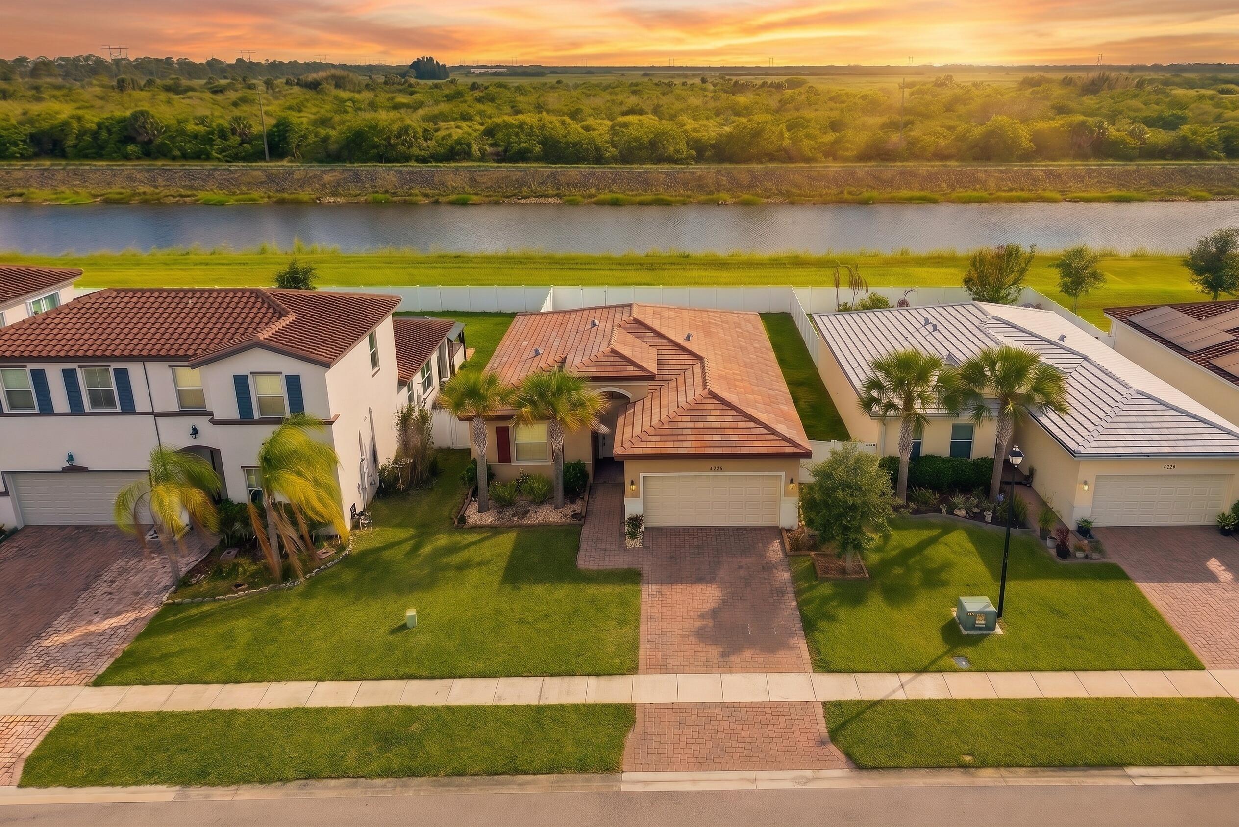 Foto de propiedad en 8095 NW Greenbank Circle, Port St. Lucie, FL 34987 Port St. Lucie con MLS# 