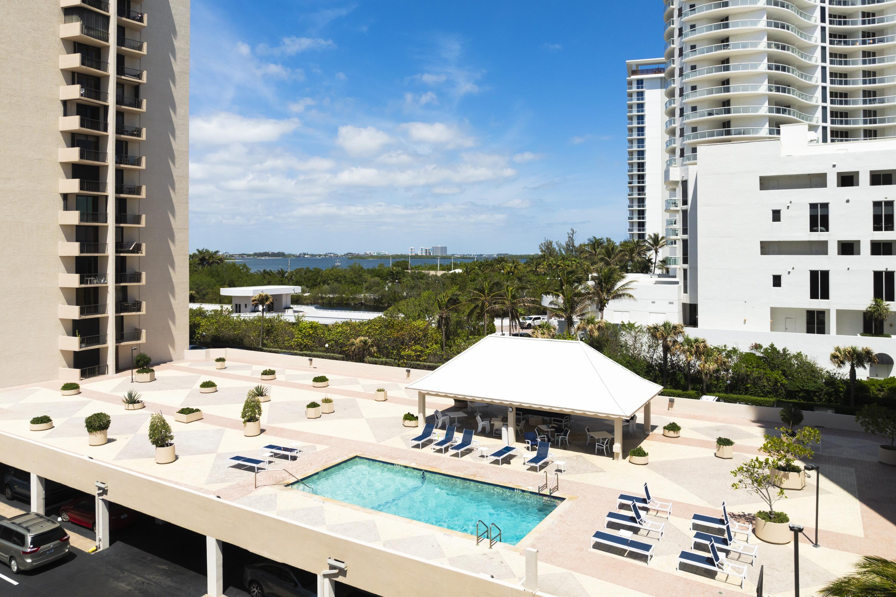 Foto de propiedad en 4200 N Ocean Drive 2-405, Singer Island, FL 33404 Singer Island con MLS# 