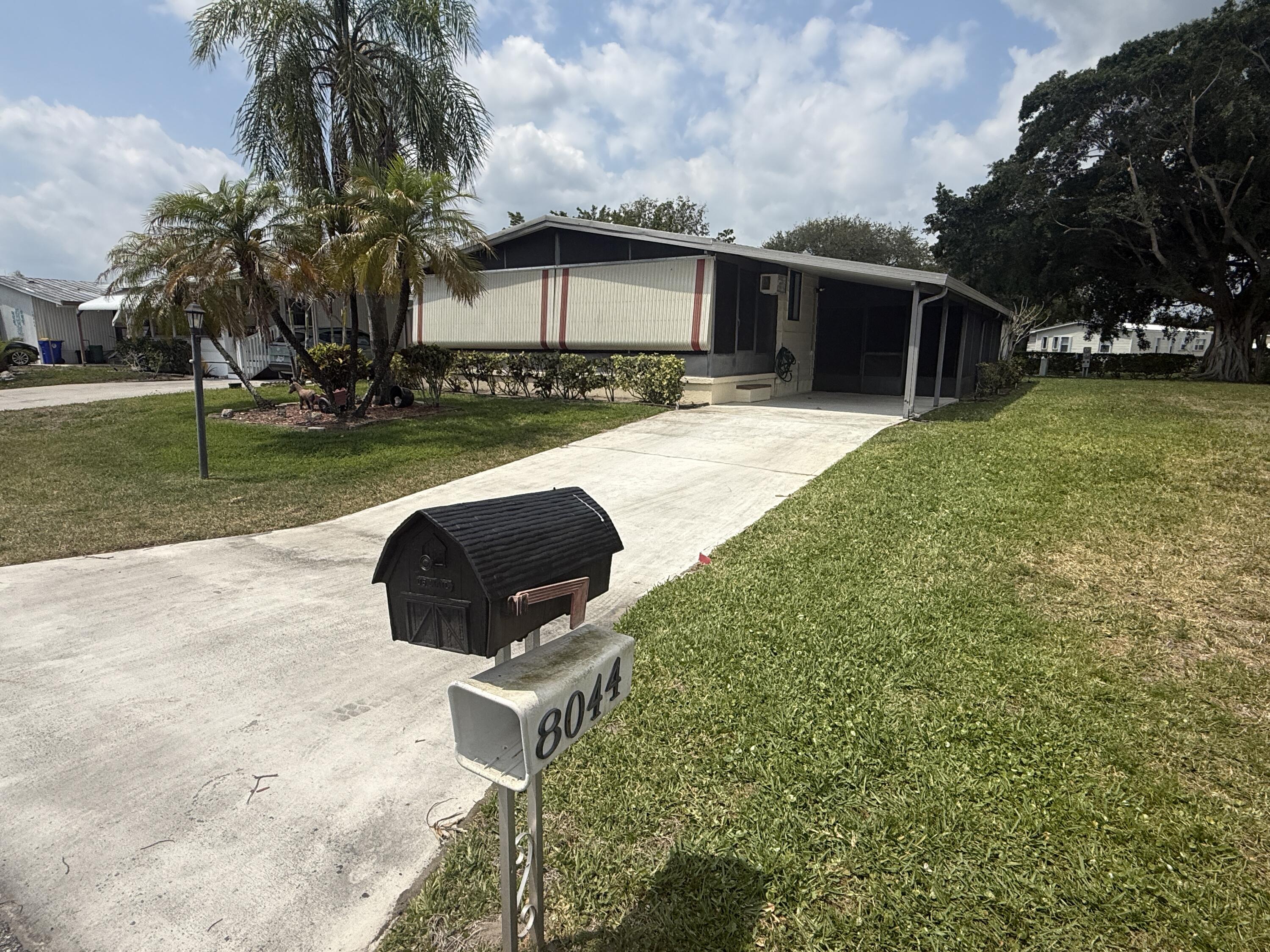 Foto de propiedad en 8044 SE Patriot Avenue, Hobe Sound, FL 33455 Hobe Sound con MLS# 