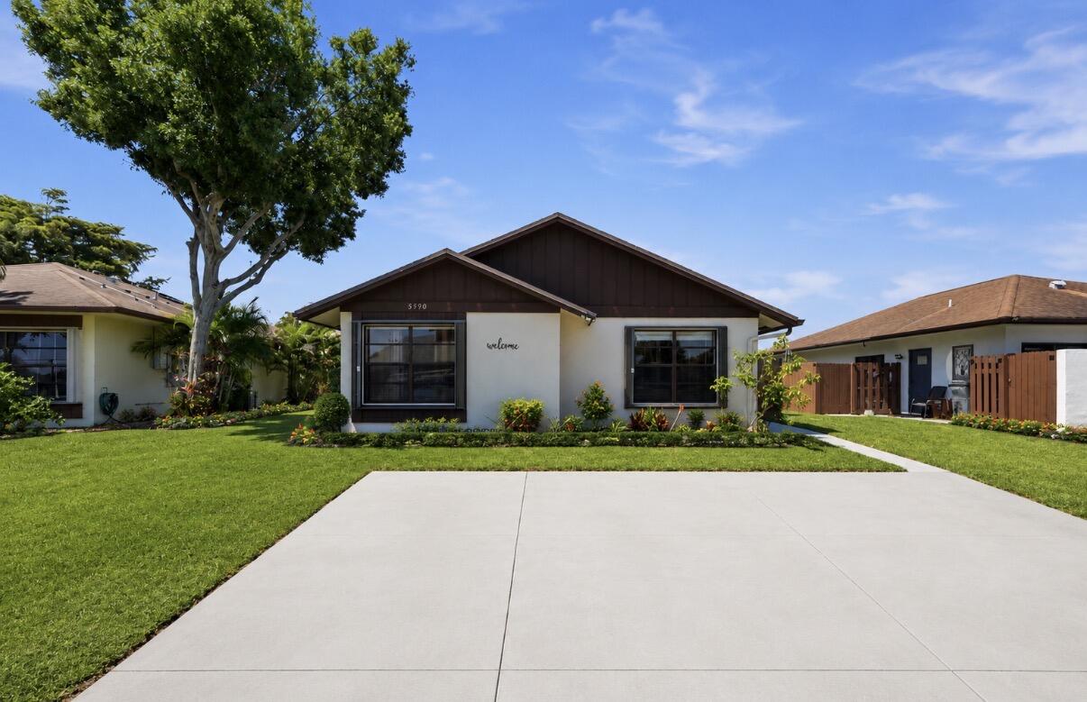 Foto de propiedad en 5330 Mendoza Street, West Palm Beach, FL 33415 West Palm Beach con MLS# 