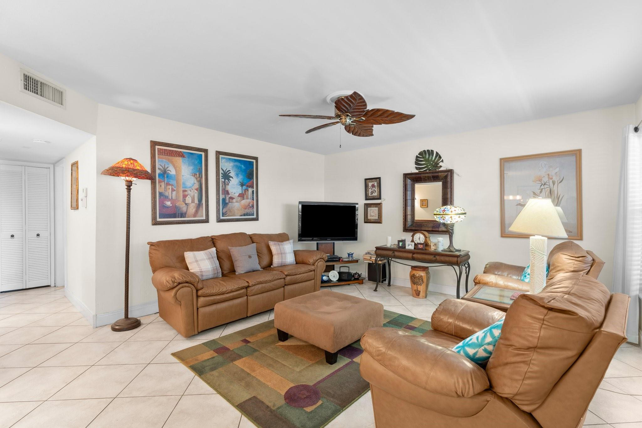 Foto de propiedad en 100 SE 6th Avenue 304, Pompano Beach, FL 33060 Pompano Beach con MLS# 