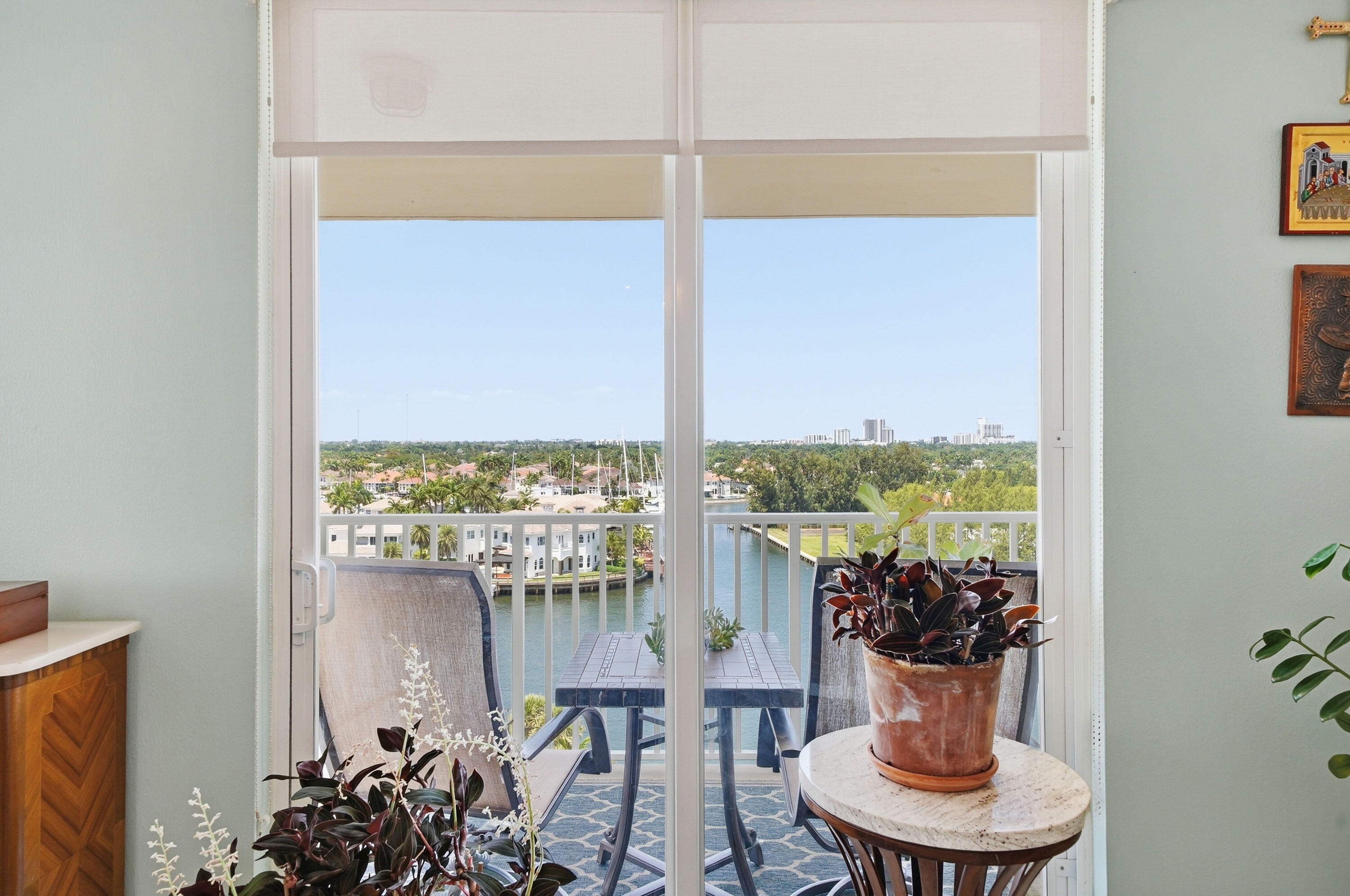 Foto de propiedad en 1401 S Ocean Drive Ph4, Hollywood, FL 33019 Hollywood con MLS# 