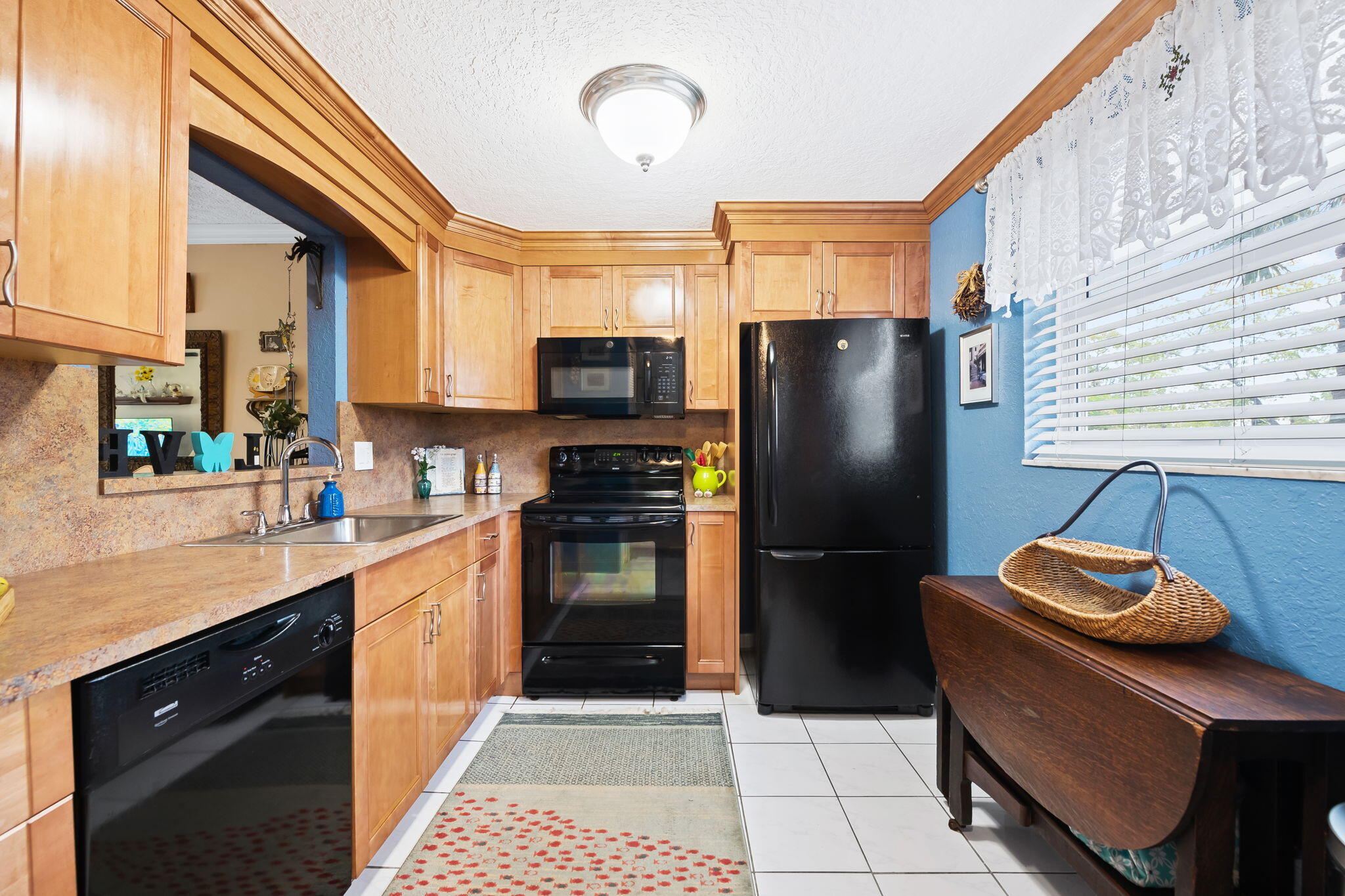 Foto de propiedad en 8004 Lagos De Campo Boulevard C-203, Tamarac, FL 33321 Tamarac con MLS# 