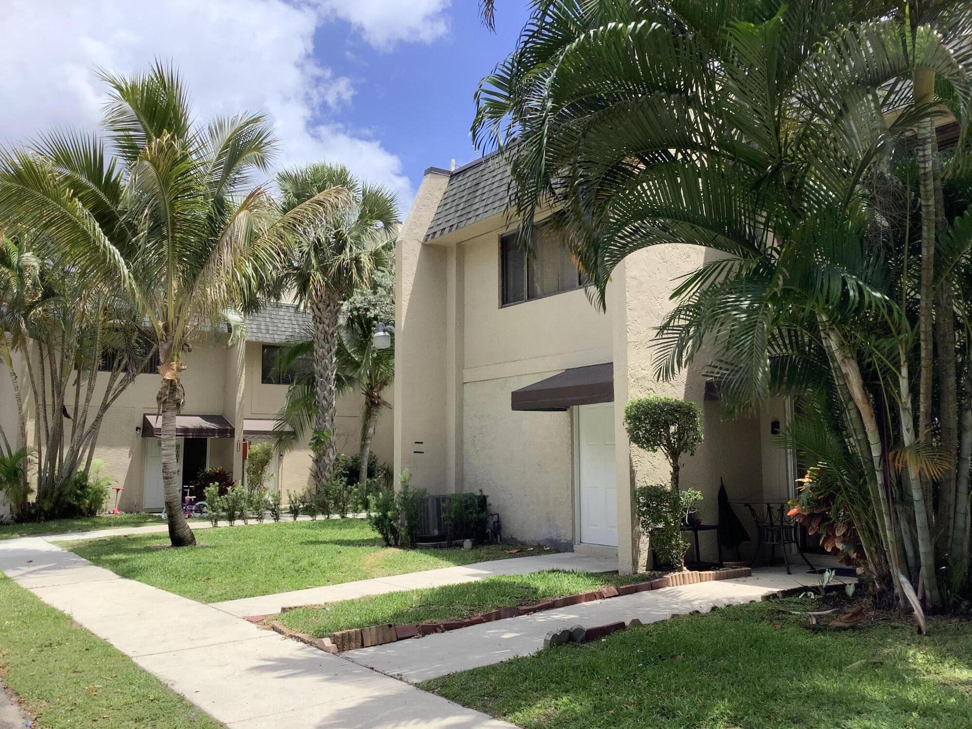 Foto de propiedad en 81 Deer Creek Road 101 - J, Deerfield Beach, FL 33442 Deerfield Beach con MLS# 