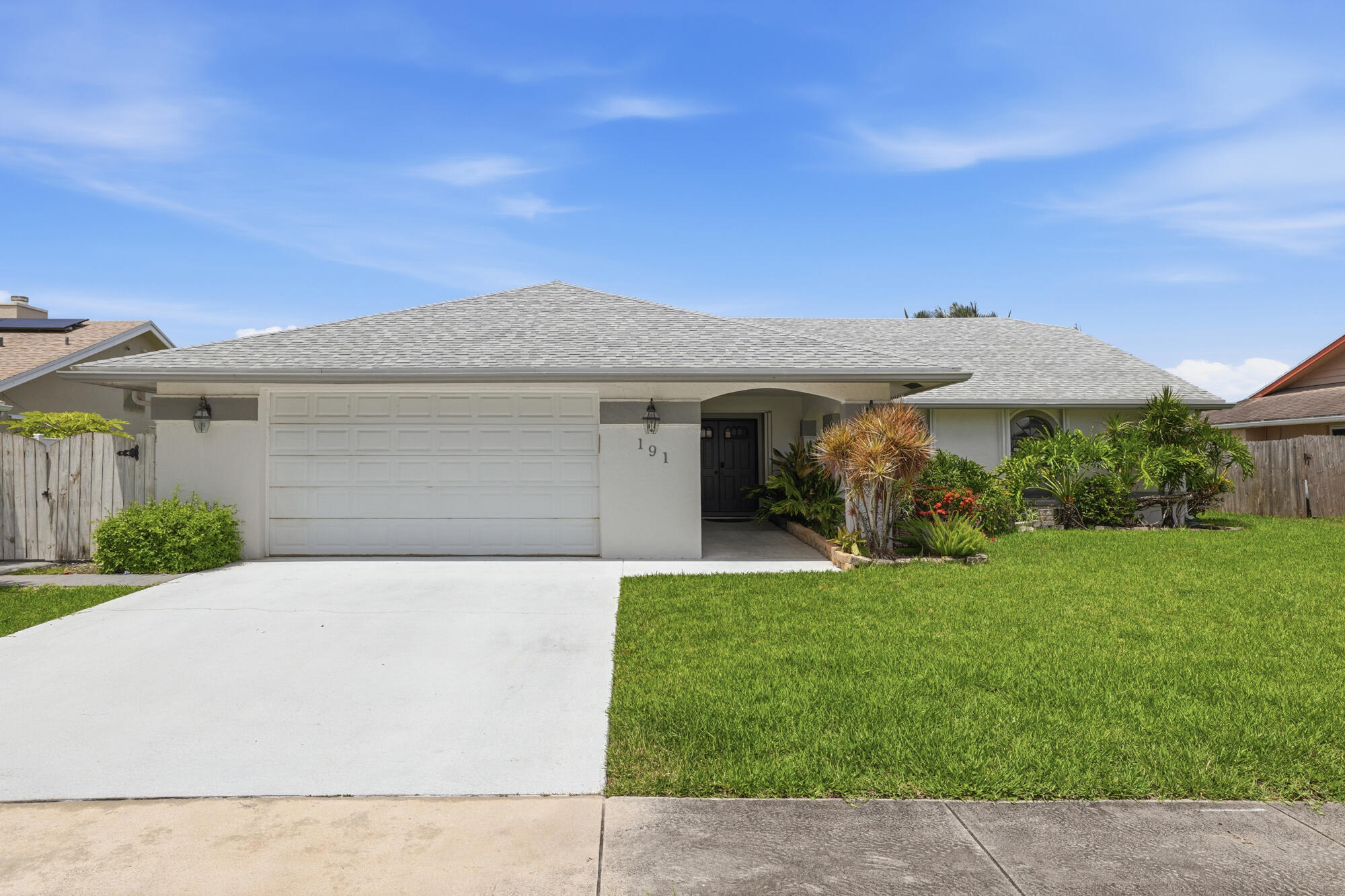 Foto de propiedad en 191 Parkwood Drive, Royal Palm Beach, FL 33411 Royal Palm Beach con MLS# 
