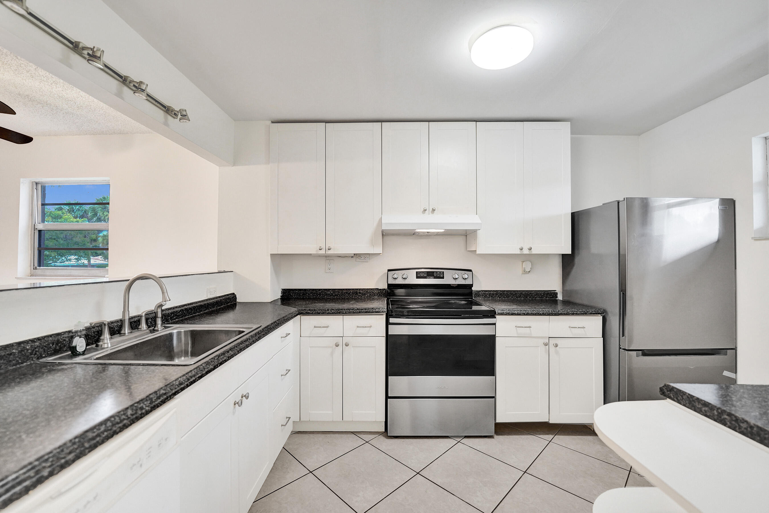 En Venta 1100 NW 87th Avenue 208, Coral Springs, FL 33071, Coral Springs, FL 33071