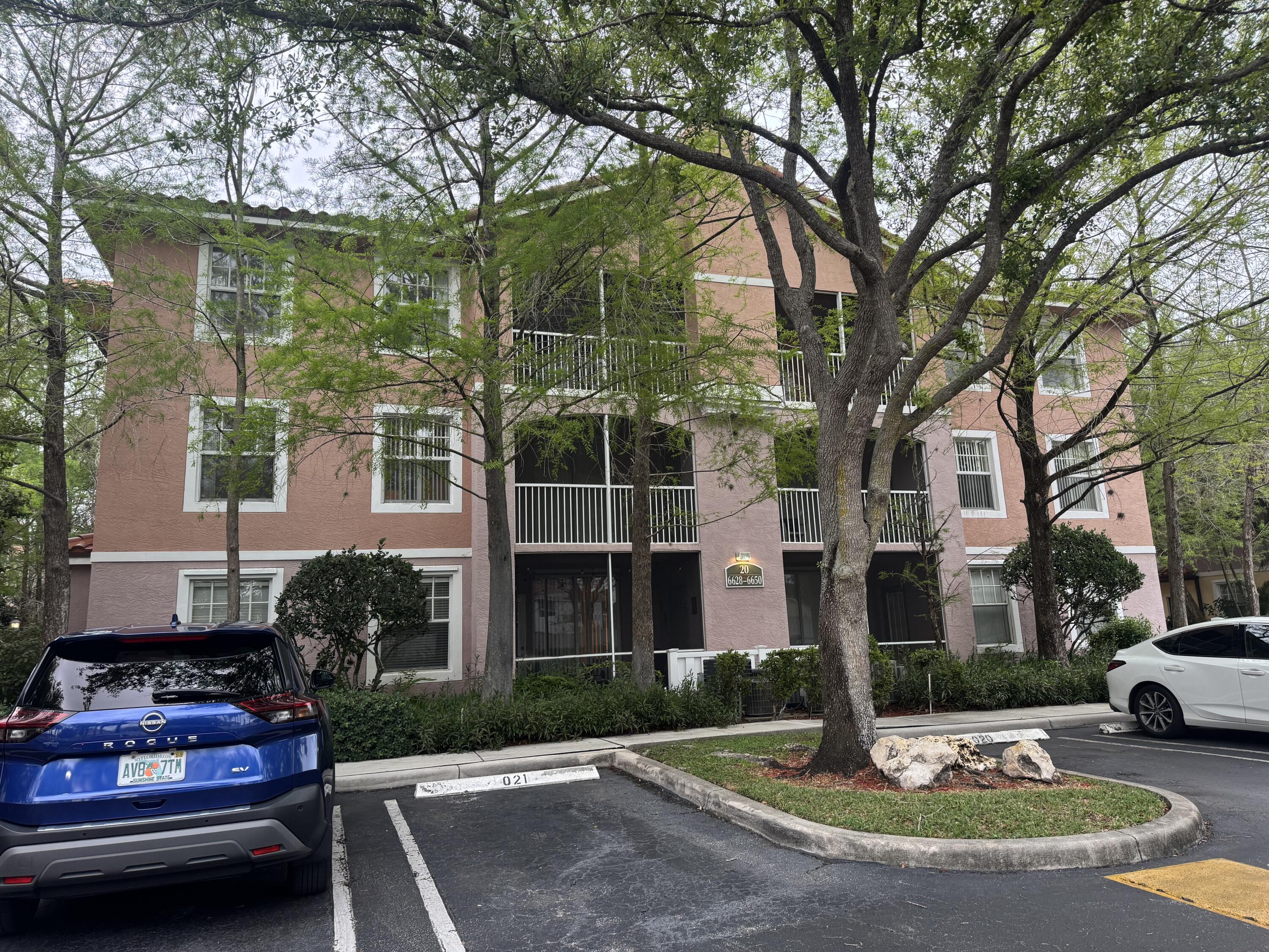 Foto de propiedad en 6650 W Sample Road, Coral Springs, FL 33067 Coral Springs con MLS# 