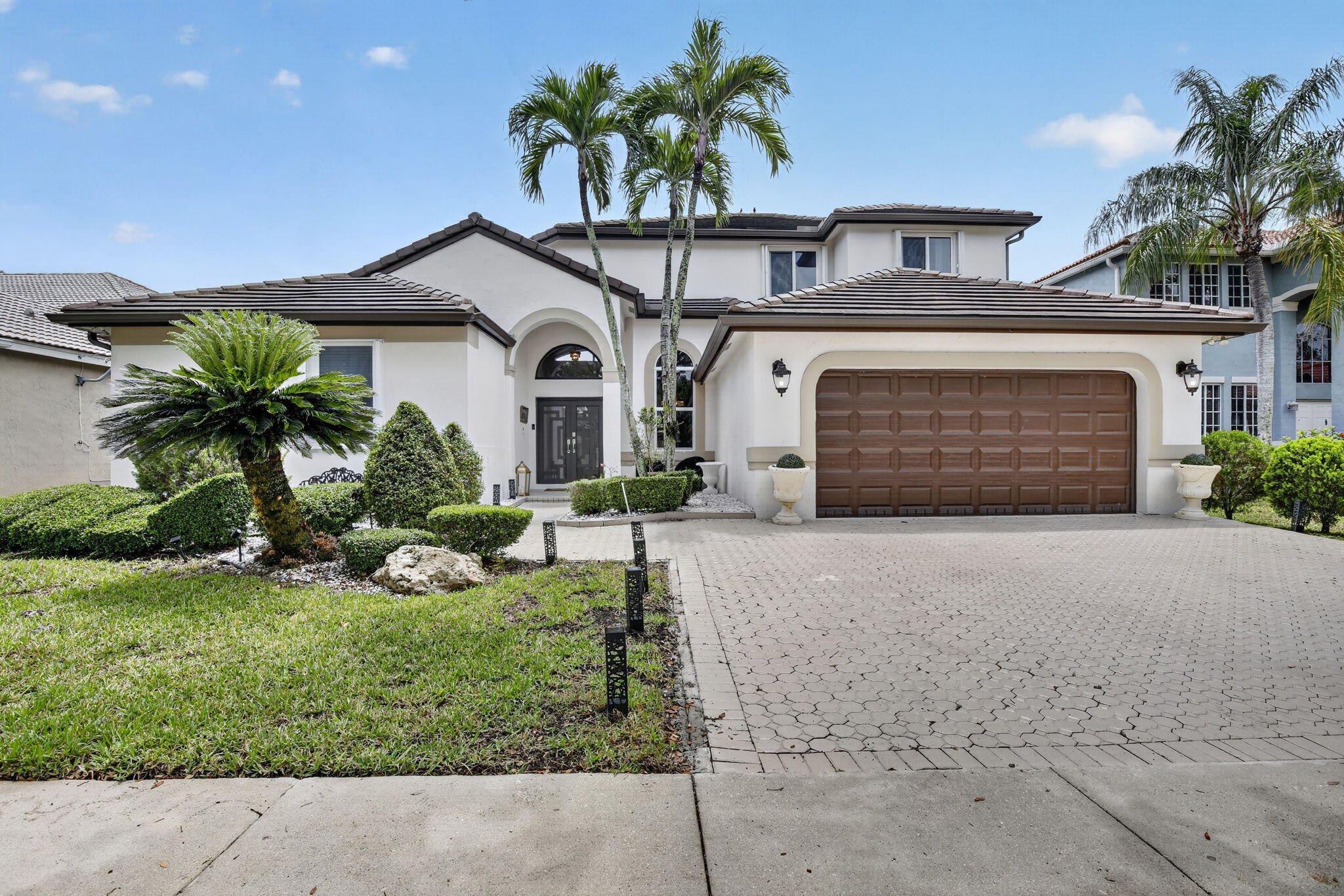Foto de propiedad en 711 Heritage Way, Weston, FL 33326 Weston con MLS# 