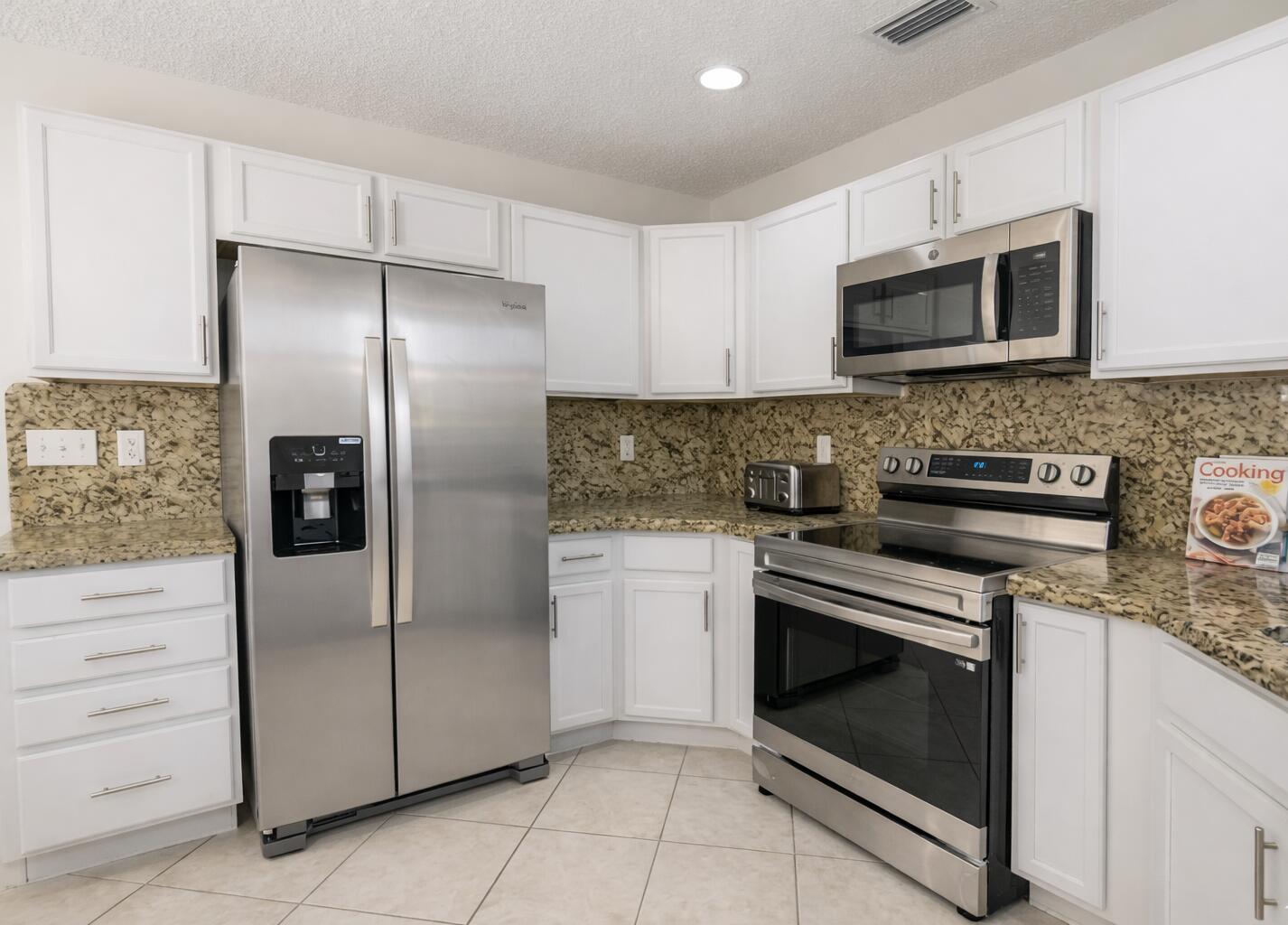 Foto de propiedad en 703 Crosswinds Drive, Greenacres, FL 33413 Greenacres con MLS# 