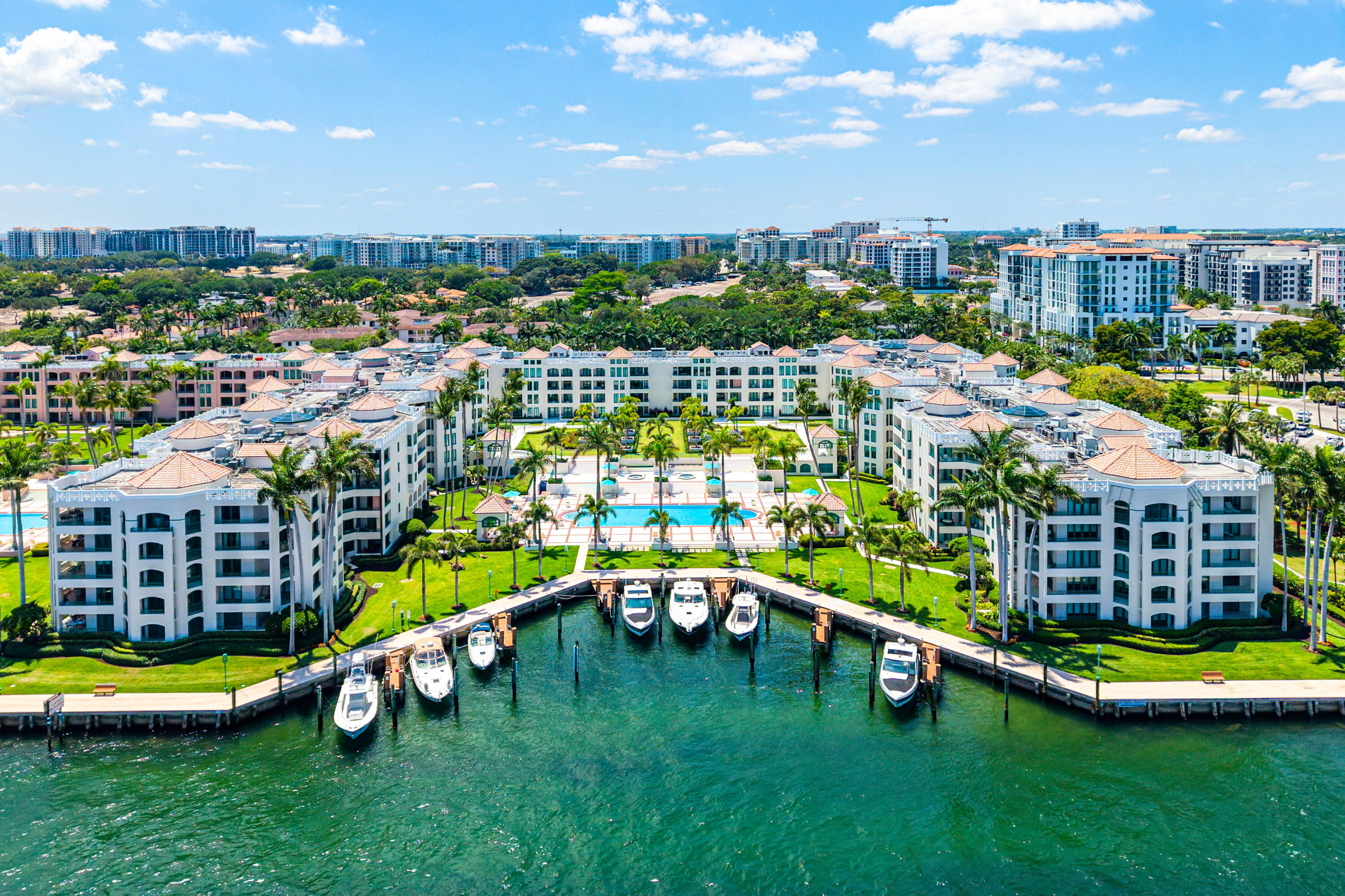 Foto de propiedad en 100 SE 5th Avenue 410, Boca Raton, FL 33432 Boca Raton con MLS# 