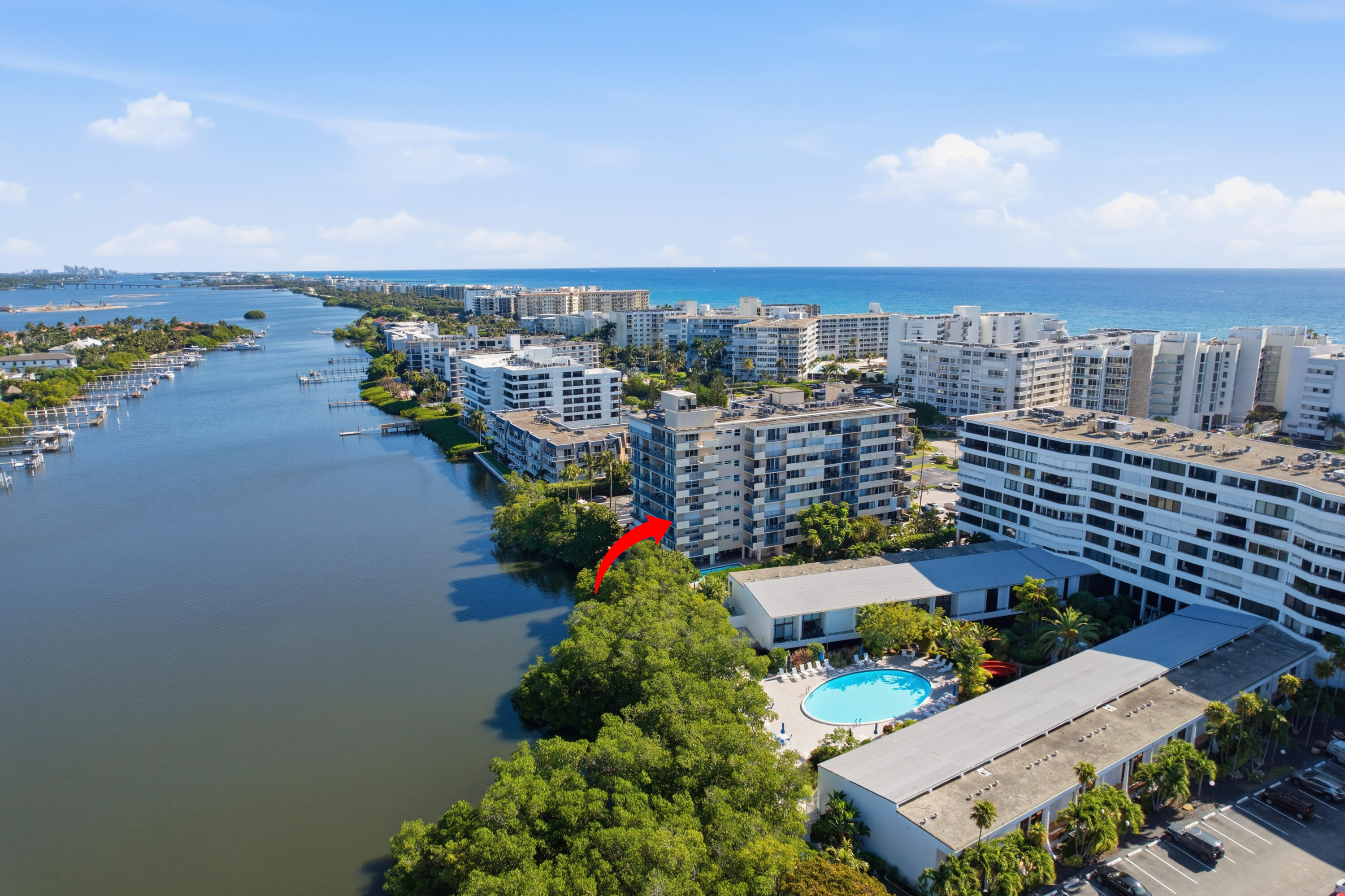 Foto de propiedad en 3581 S Ocean Boulevard Apt 4e, South Palm Beach, FL 33480 South Palm Beach con MLS# 