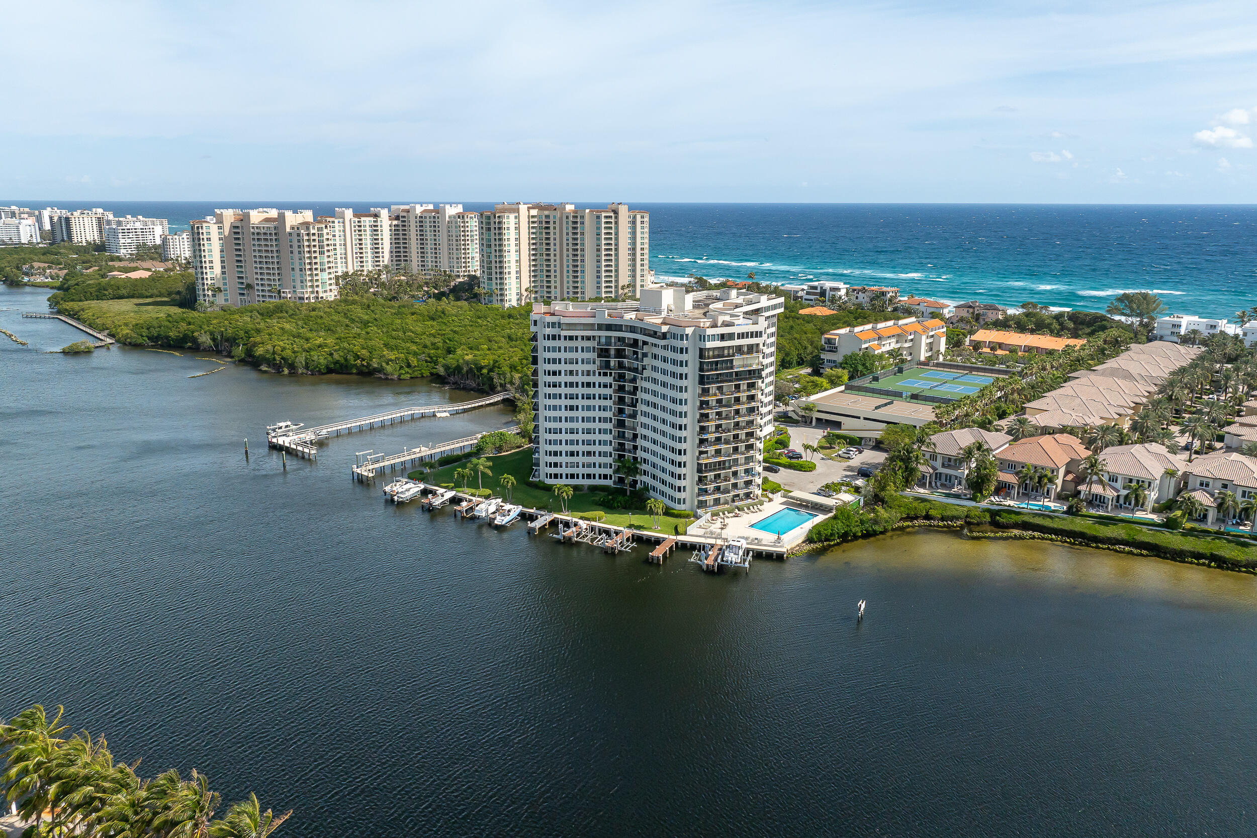 Foto de propiedad en 3912 S Ocean Boulevard 208, Highland Beach, FL 33487 Highland Beach con MLS# 