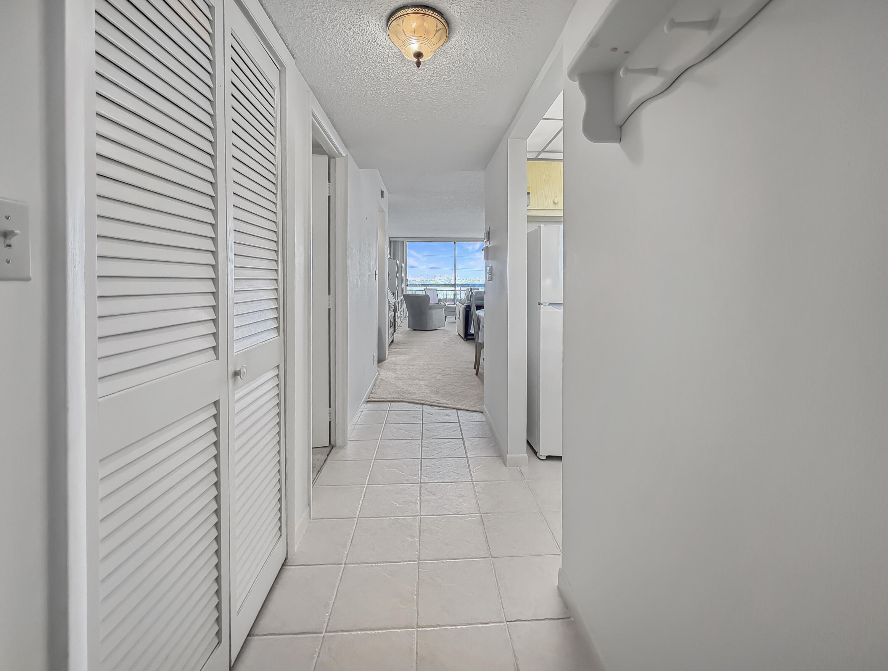 Foto de propiedad en 555 NW 4th Avenue 401, Boca Raton, FL 33432 Boca Raton con MLS# 
