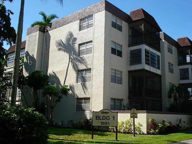 Foto de propiedad en 1681 NW 70th Avenue 403, Plantation, FL 33313 Plantation con MLS# 