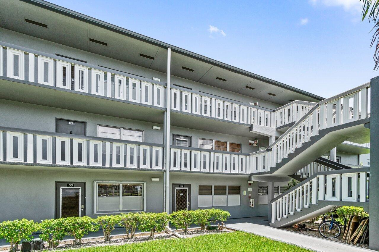 Foto de propiedad en 68 Suffolk B 68, Boca Raton, FL 33434 Boca Raton con MLS# 