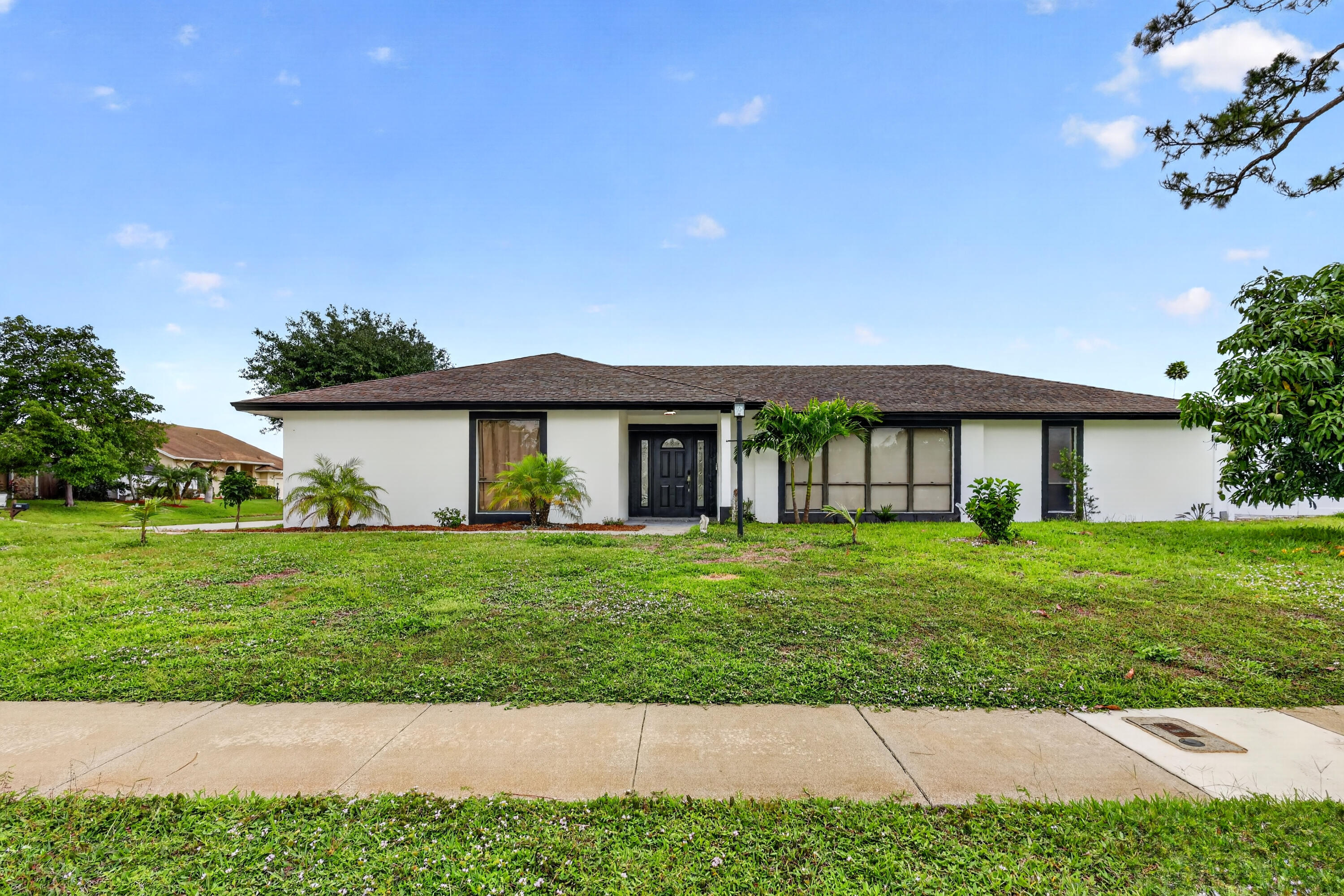 Foto de propiedad en 4831 Dorchester Mews, Haverhill, FL 33415 Haverhill con MLS# 
