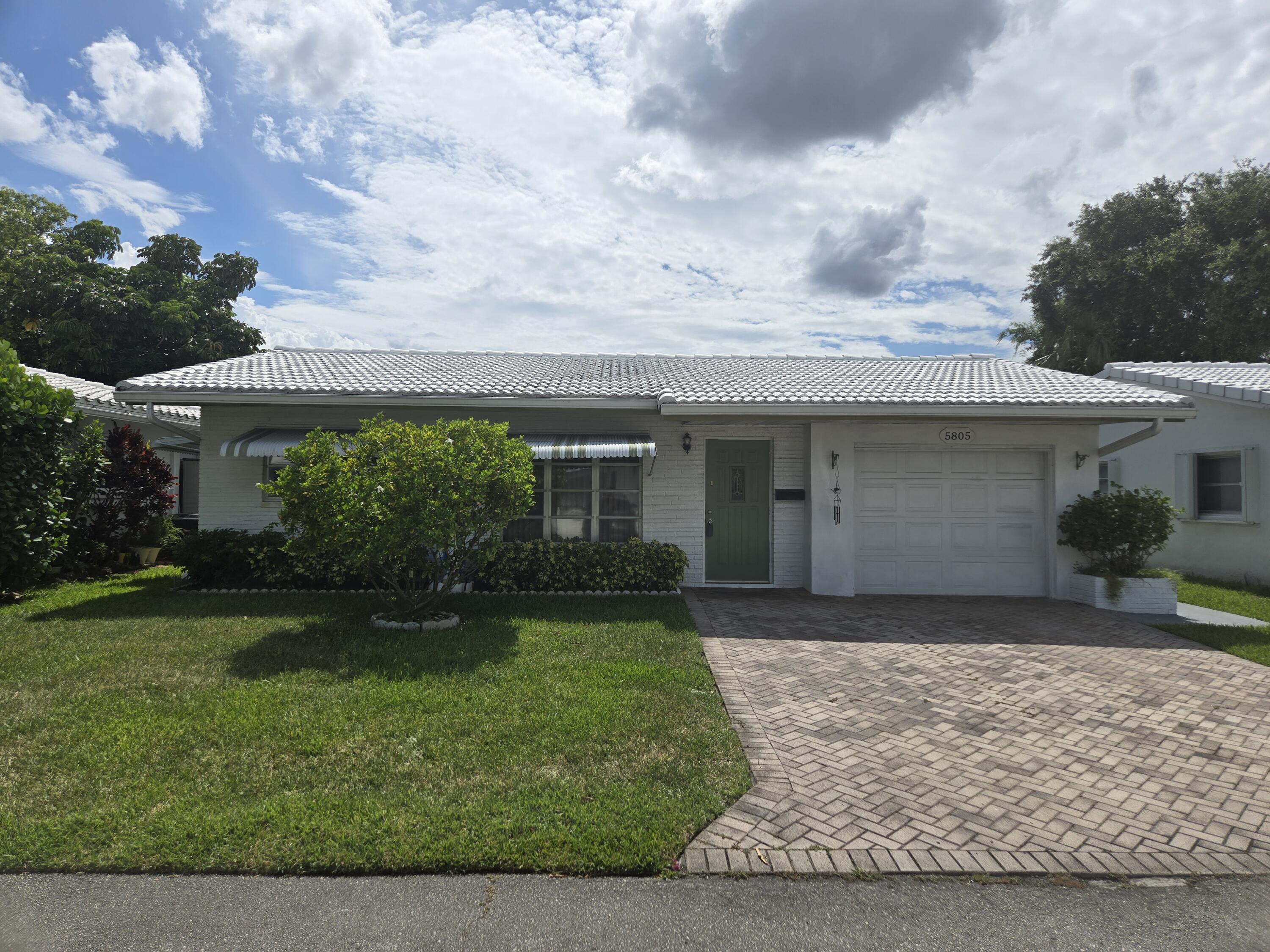 Foto de propiedad en 5805 NW 83rd Avenue, Tamarac, FL 33321 Tamarac con MLS# 