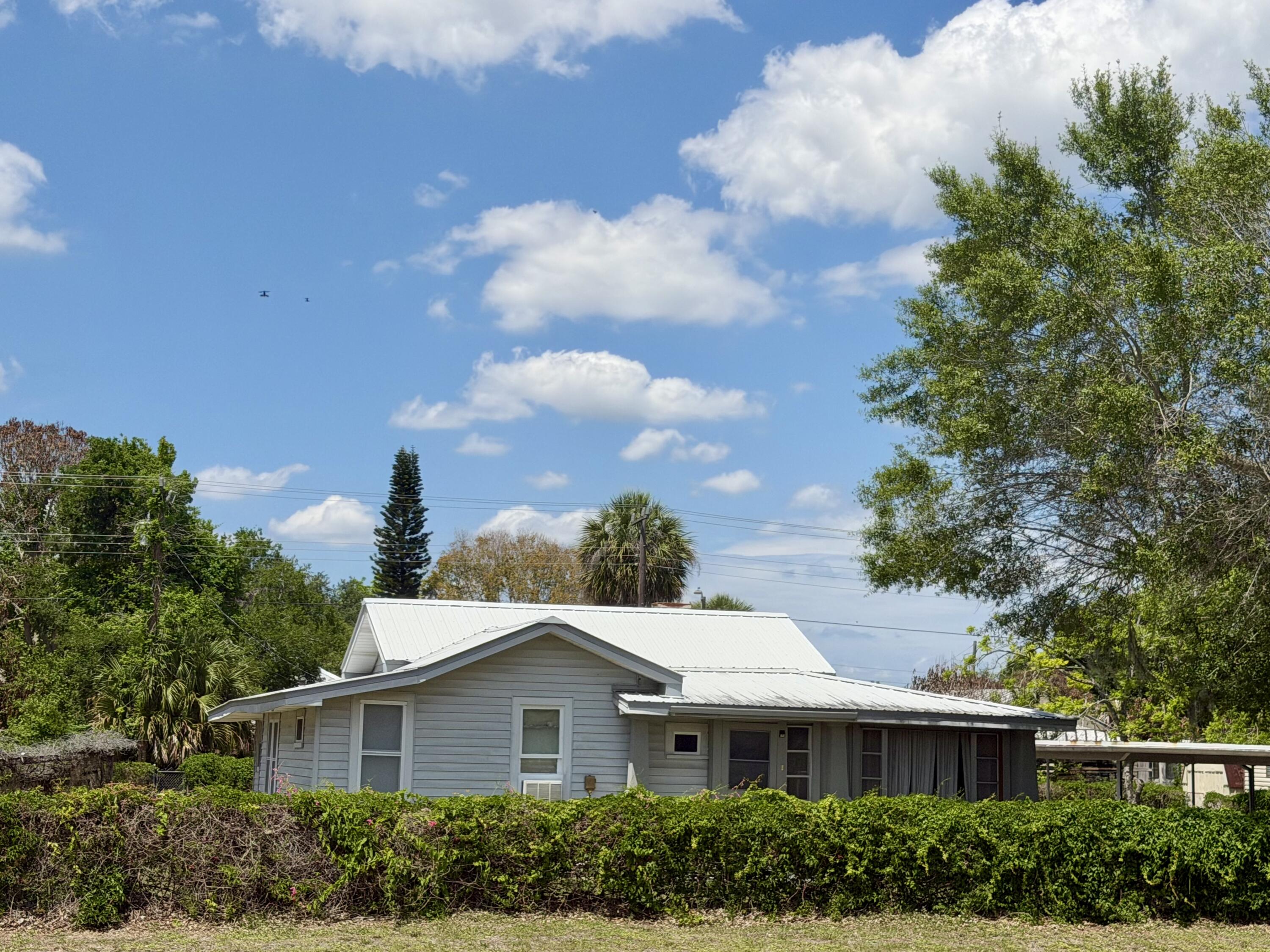 Foto de propiedad en 207 SE 4th Street, Okeechobee, FL 34974 Okeechobee con MLS# 