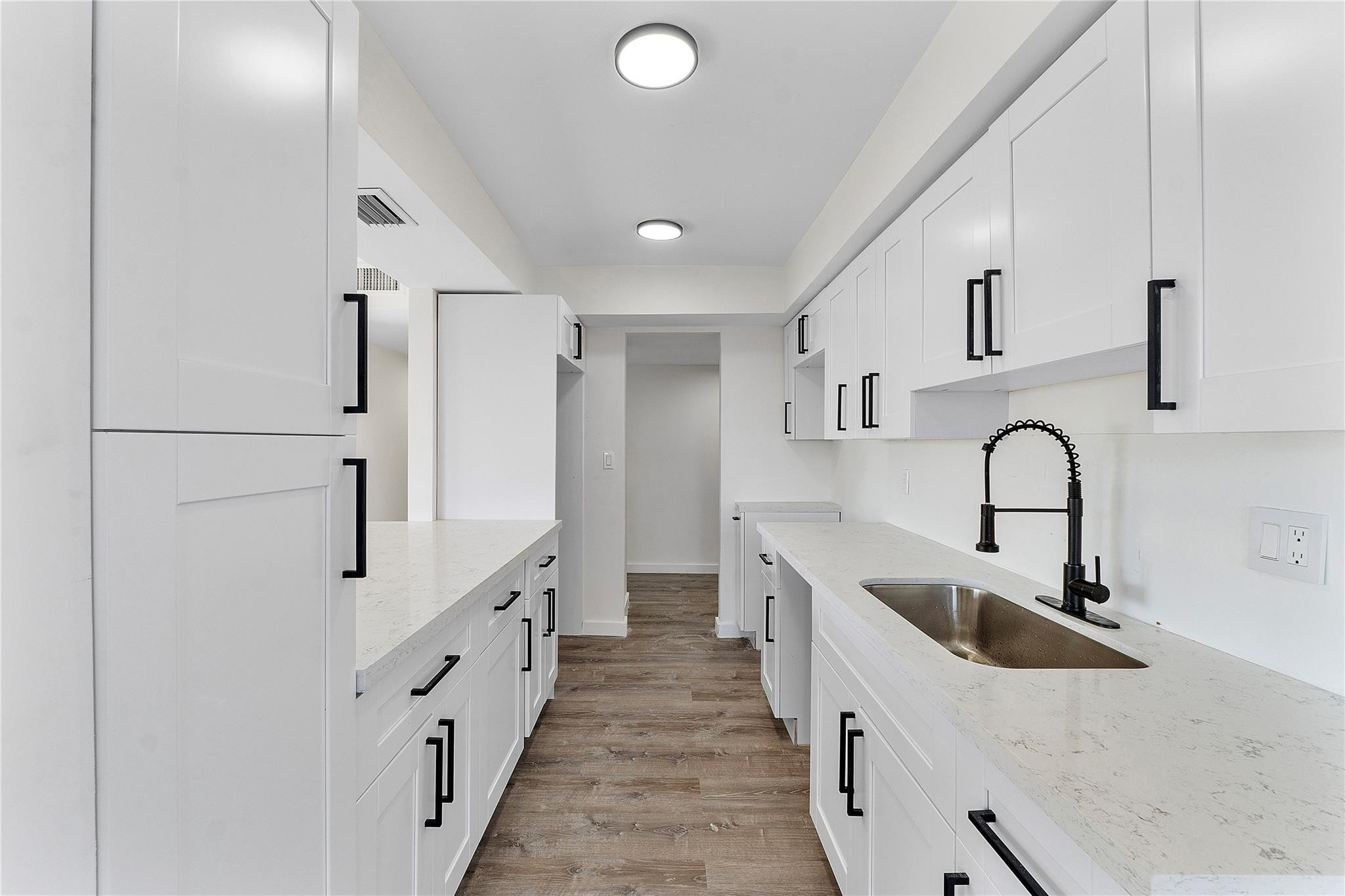 Foto de propiedad en 4174 Inverrary Drive 1002, Lauderhill, FL 33319 Lauderhill con MLS# 