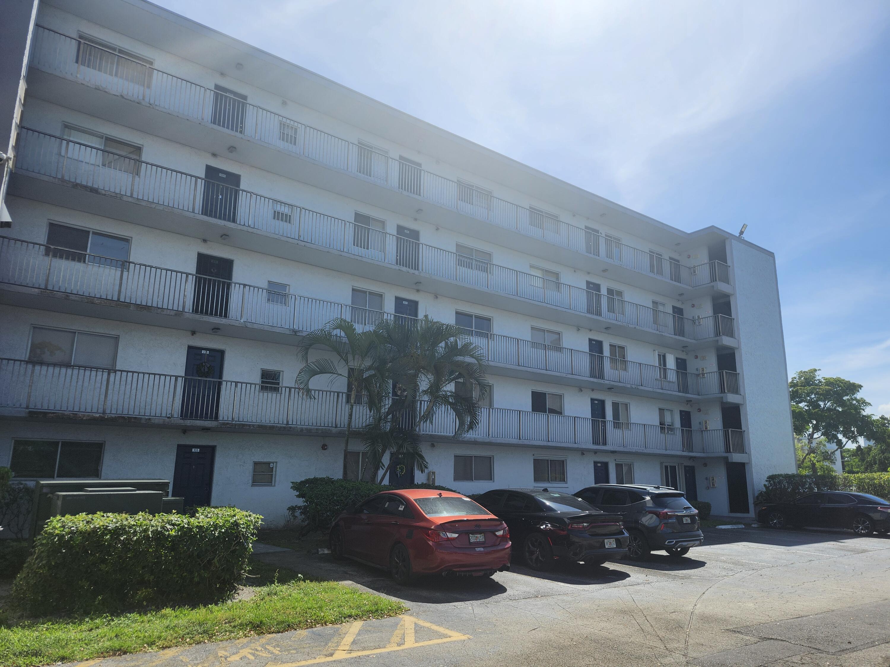 Foto de propiedad en 8600 N Sherman Circle N 408, Miramar, FL 33025 Miramar con MLS# 