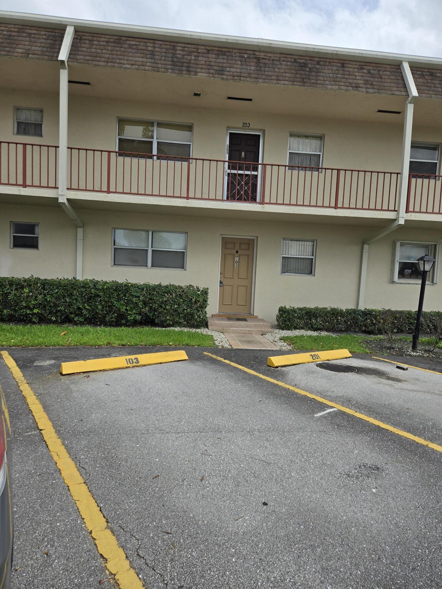 Foto de propiedad en 103 Oxford 400, West Palm Beach, FL 33417 West Palm Beach con MLS# 