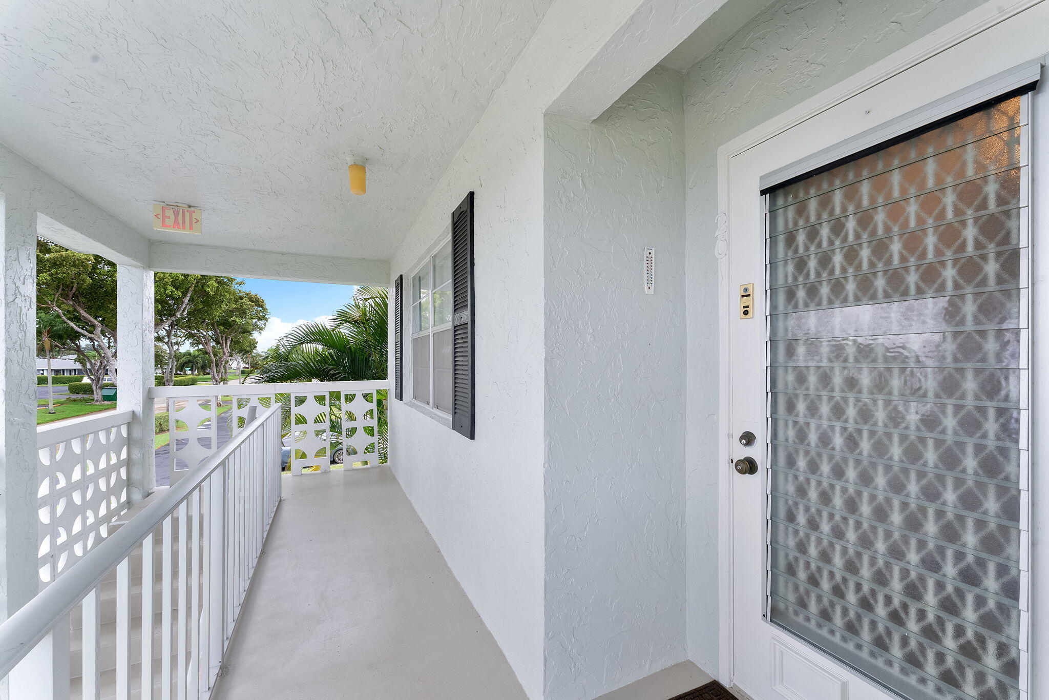 Foto de propiedad en 2401 Del-aire Boulevard E 201, Delray Beach, FL 33445 Delray Beach con MLS# 