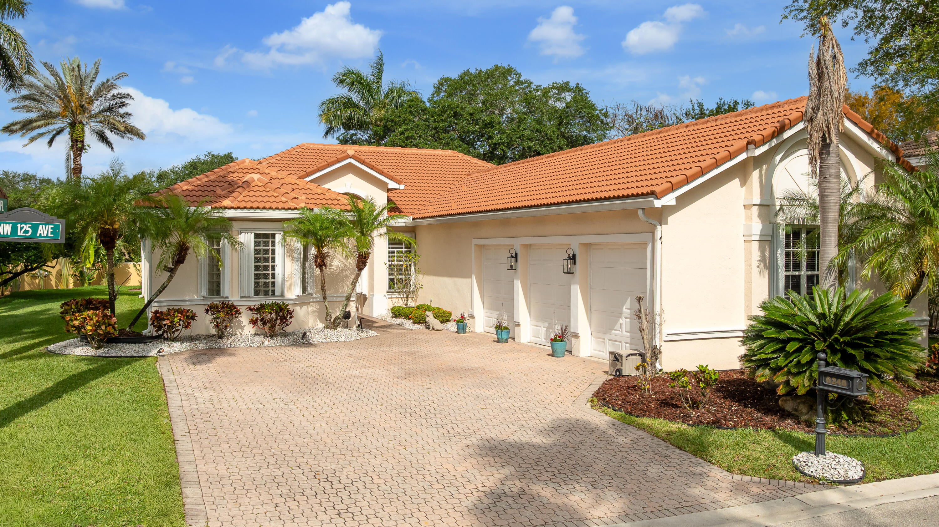 Foto de propiedad en 6246 NW 125th Avenue, Coral Springs, FL 33076 Coral Springs con MLS# 