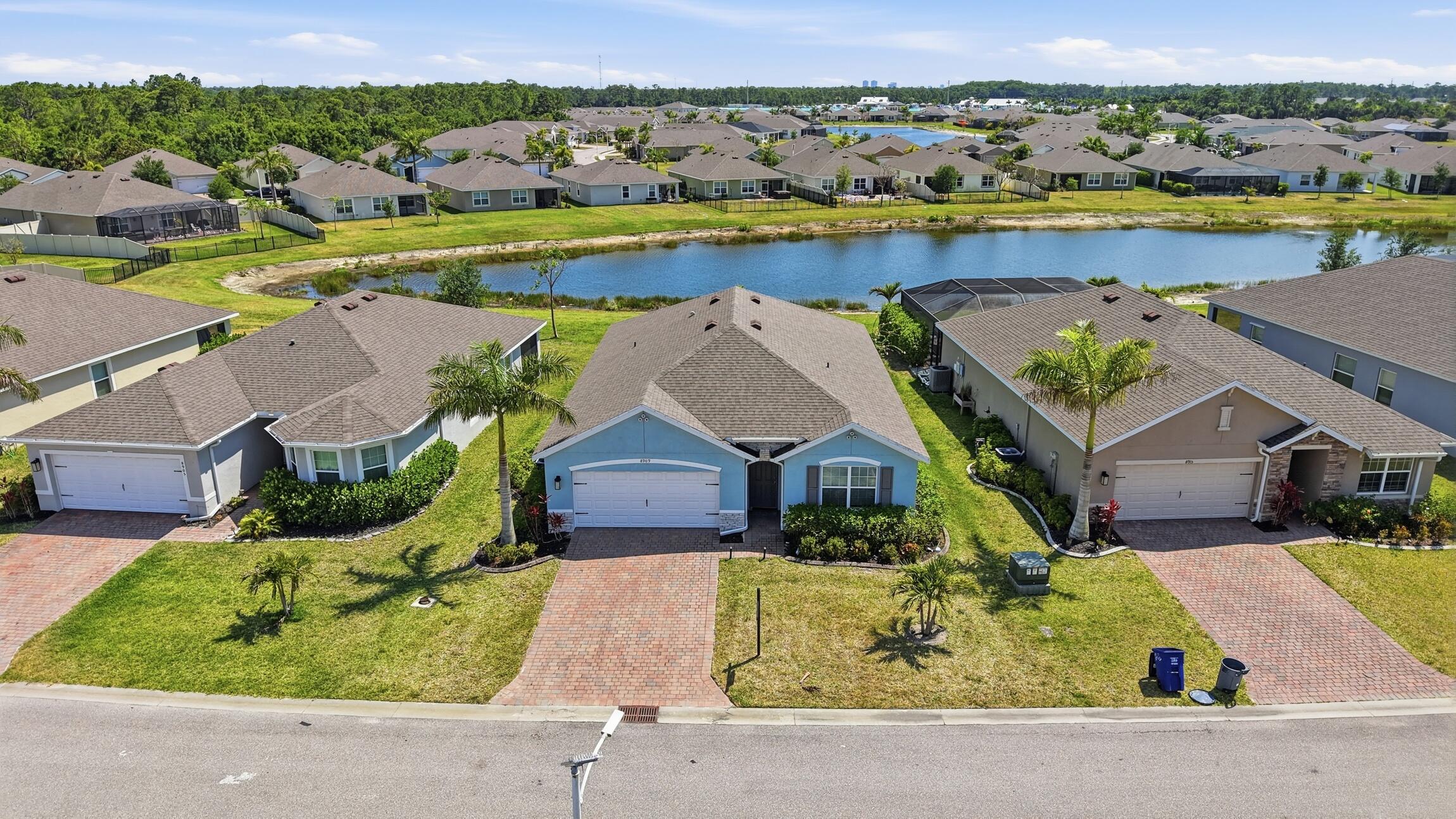 Foto de propiedad en 8909 Cascade Price Circle, North Fort Myers, FL 33917 North Fort Myers con MLS# 