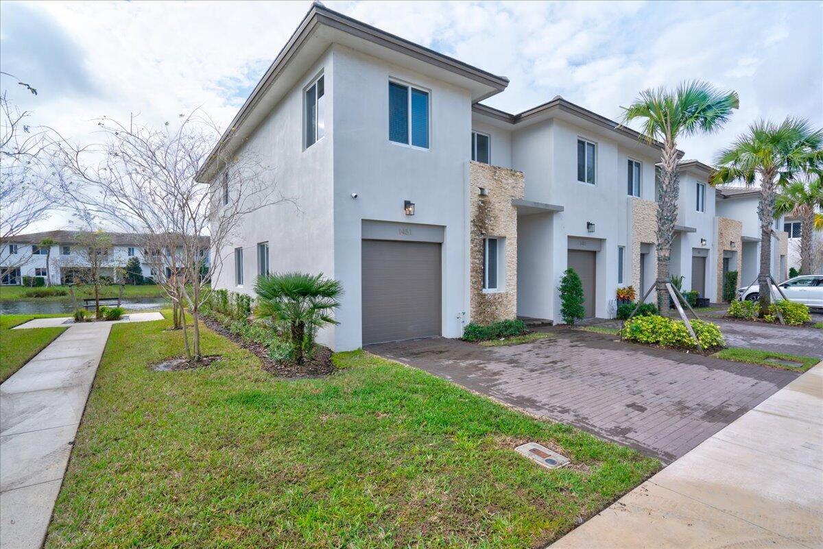 Foto de propiedad en 1451 Pioneer Way, Royal Palm Beach, FL 33411 Royal Palm Beach con MLS# 