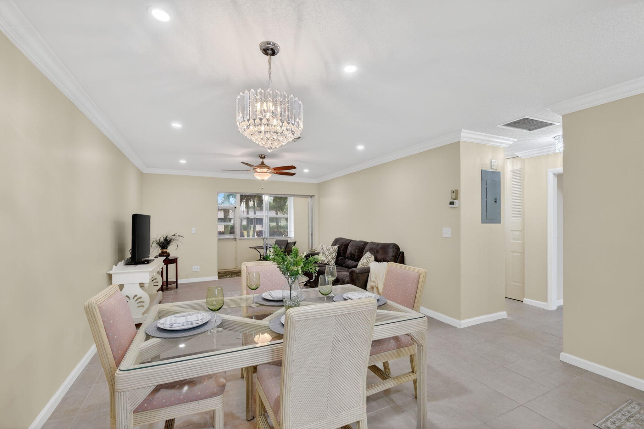 Foto de propiedad en 2787 Dudley Dr W Apt D, West Palm Beach, FL 33415 West Palm Beach con MLS# 
