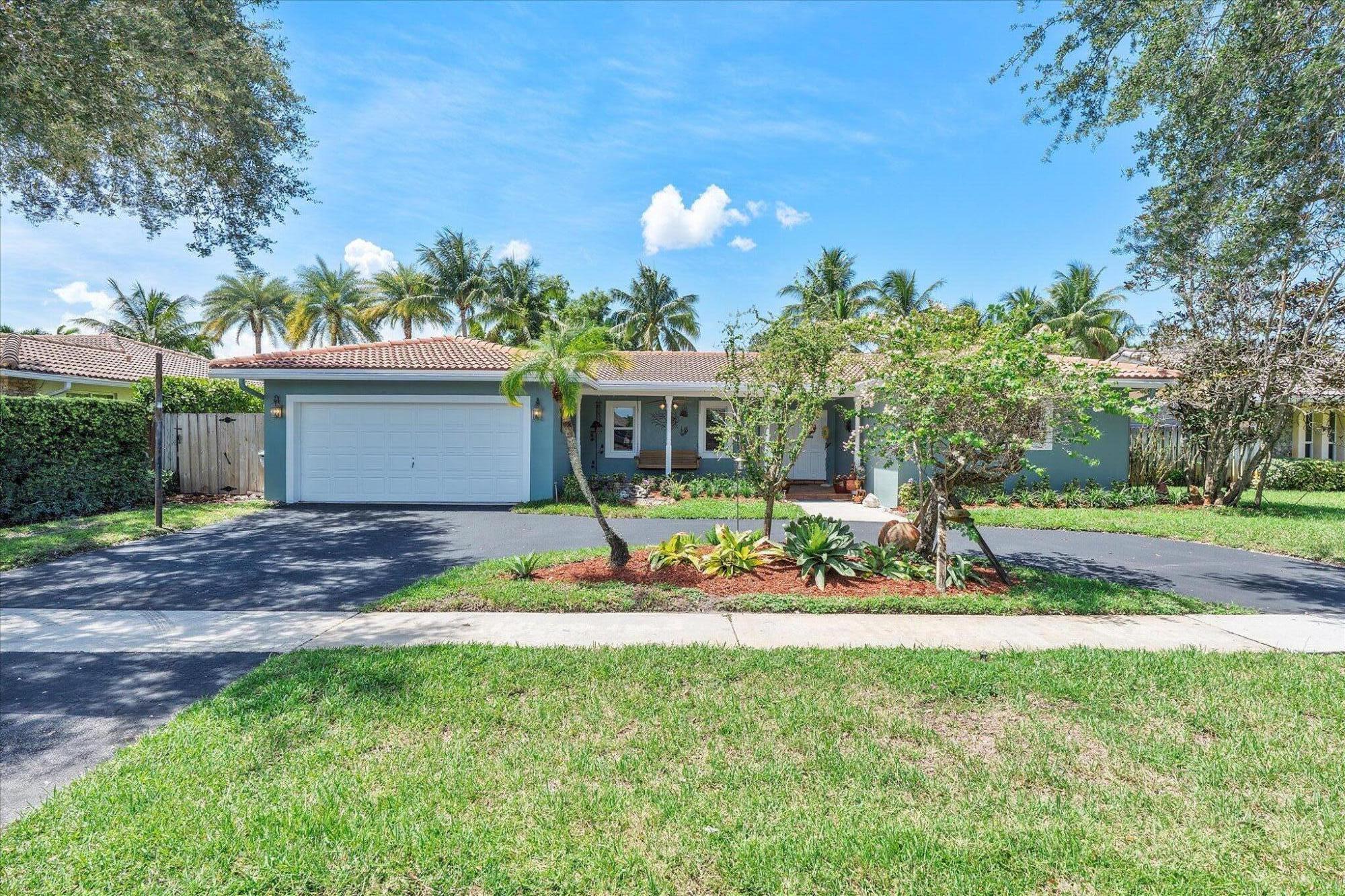 Foto de propiedad en 5101 N 36th Court, Hollywood, FL 33021 Hollywood con MLS# 