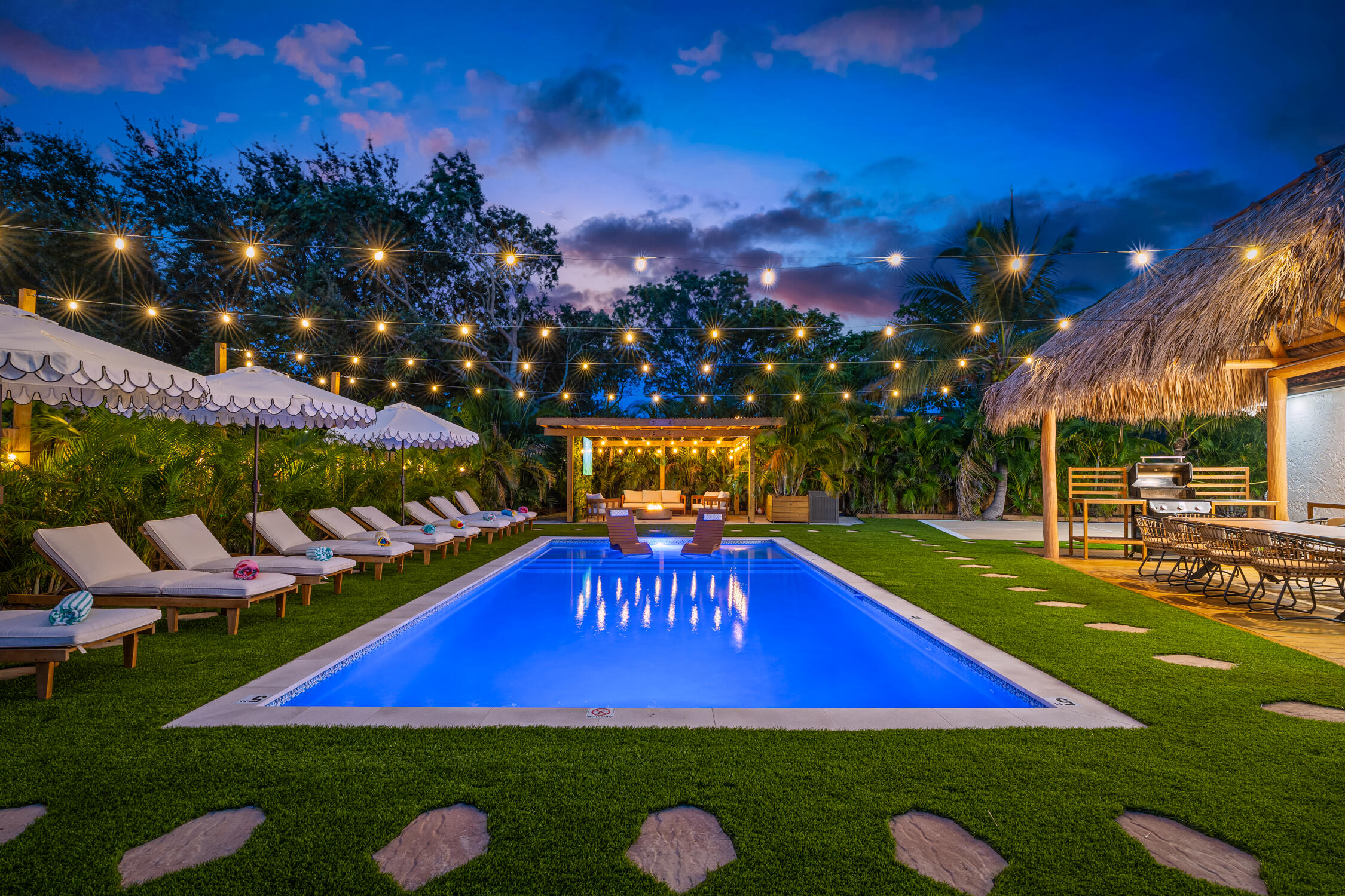 Foto de propiedad en 275 NE 16th Street, Delray Beach, FL 33444 Delray Beach con MLS# 
