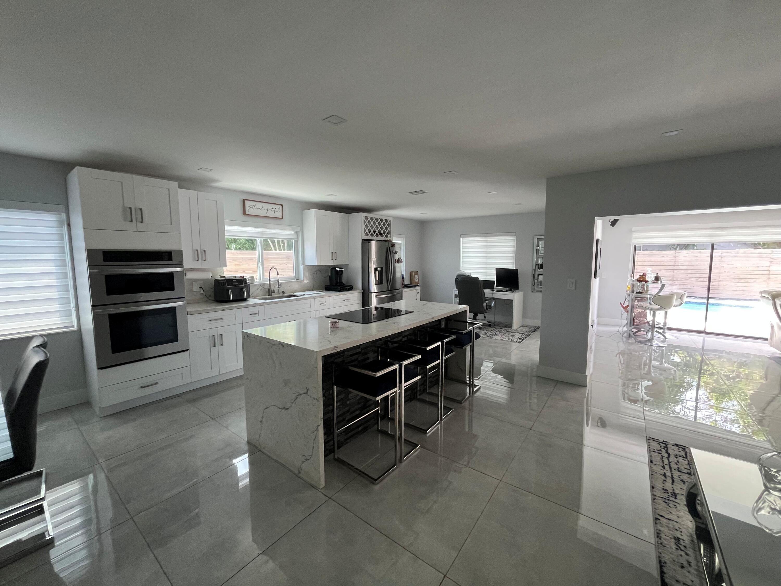Foto de propiedad en 6800 SW 7th Place, North Lauderdale, FL 33068 North Lauderdale con MLS# 