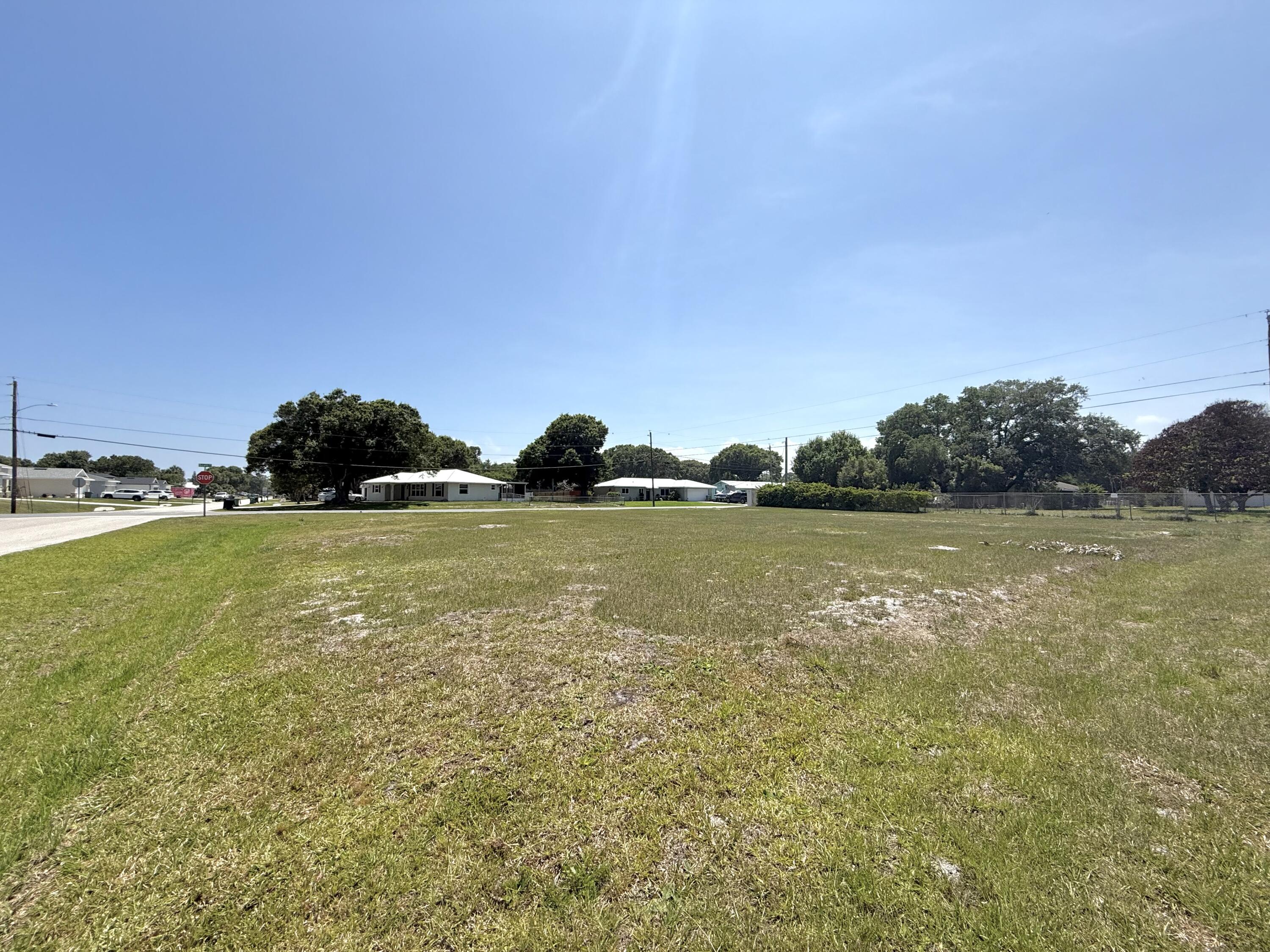 Foto de propiedad en Tbd Seagrape Drive, Fort Pierce, FL 34982 Fort Pierce con MLS# 