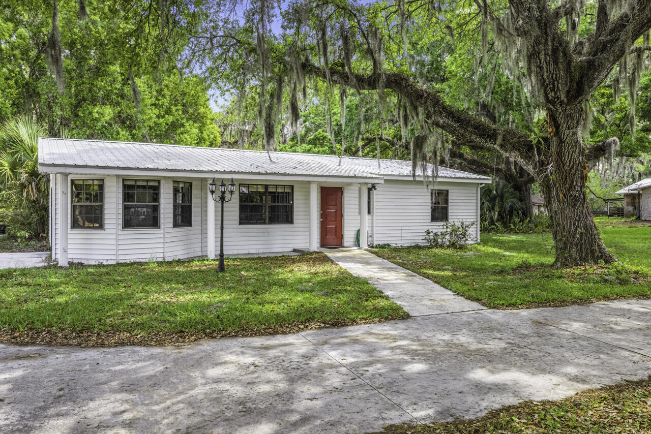 Foto de propiedad en 536 SE 16th Avenue, Okeechobee, FL 34974 Okeechobee con MLS# 