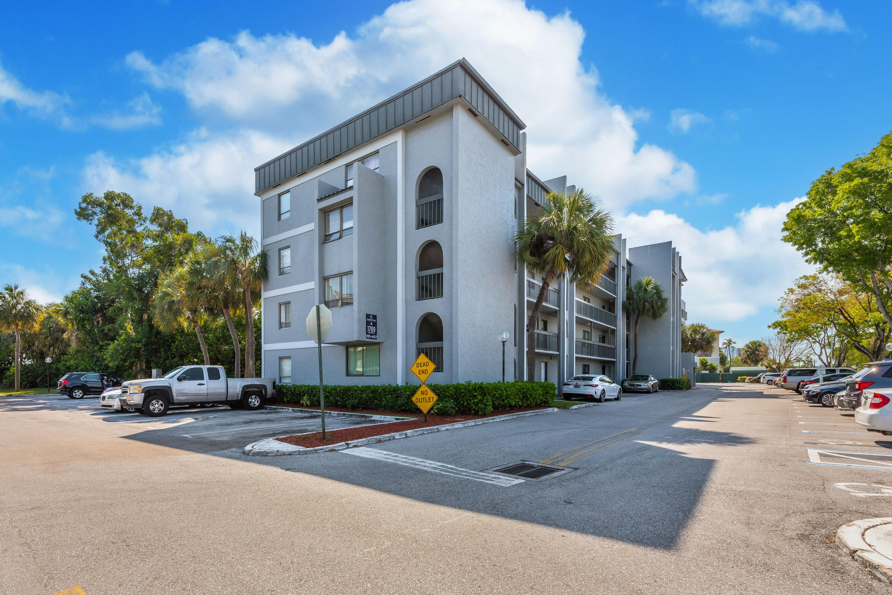 Foto de propiedad en 1700 N Congress 302, West Palm Beach, FL 33401 West Palm Beach con MLS# 