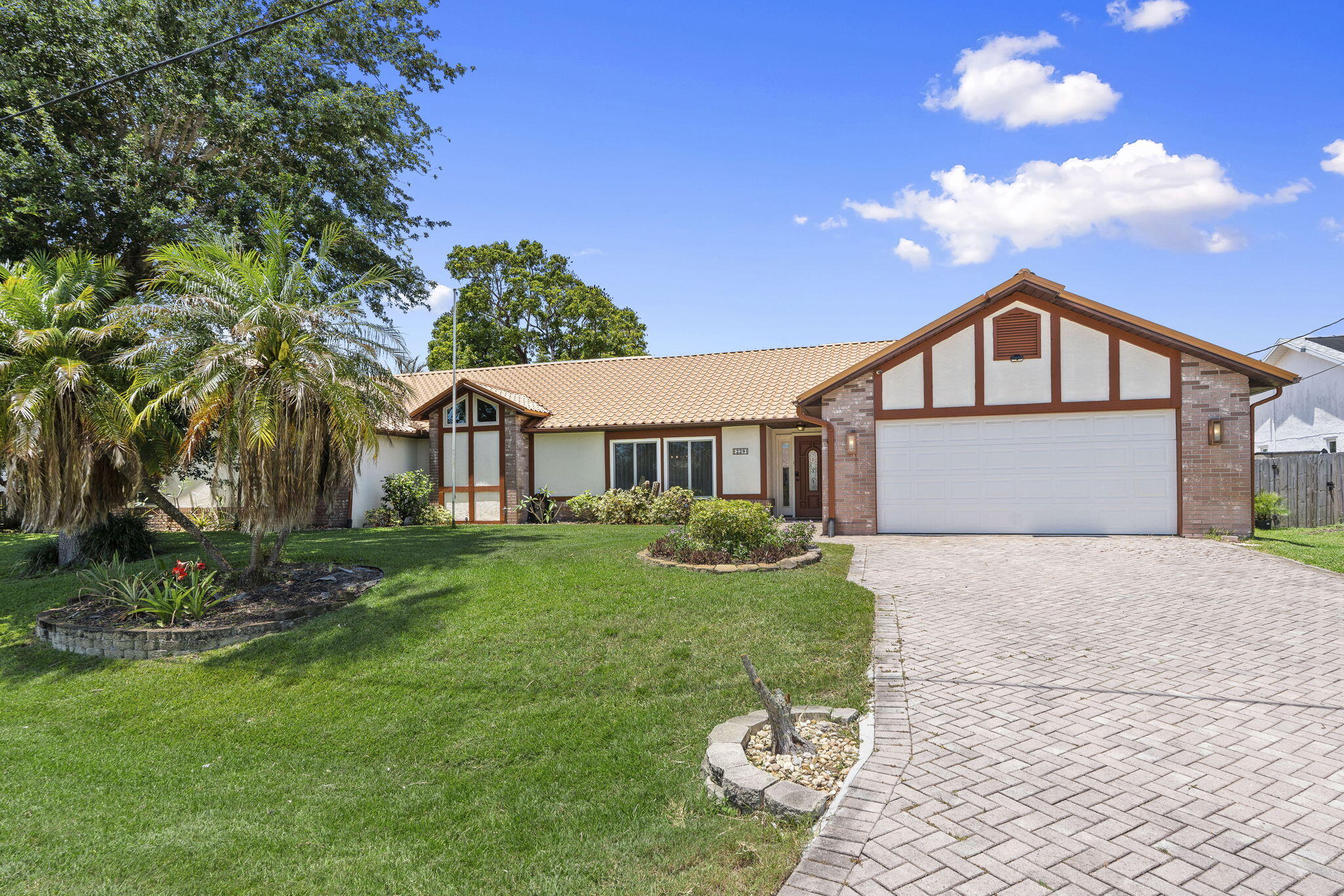 Foto de propiedad en 229 NE Sagamore Terrace, Port St. Lucie, FL 34983 Port St. Lucie con MLS# 