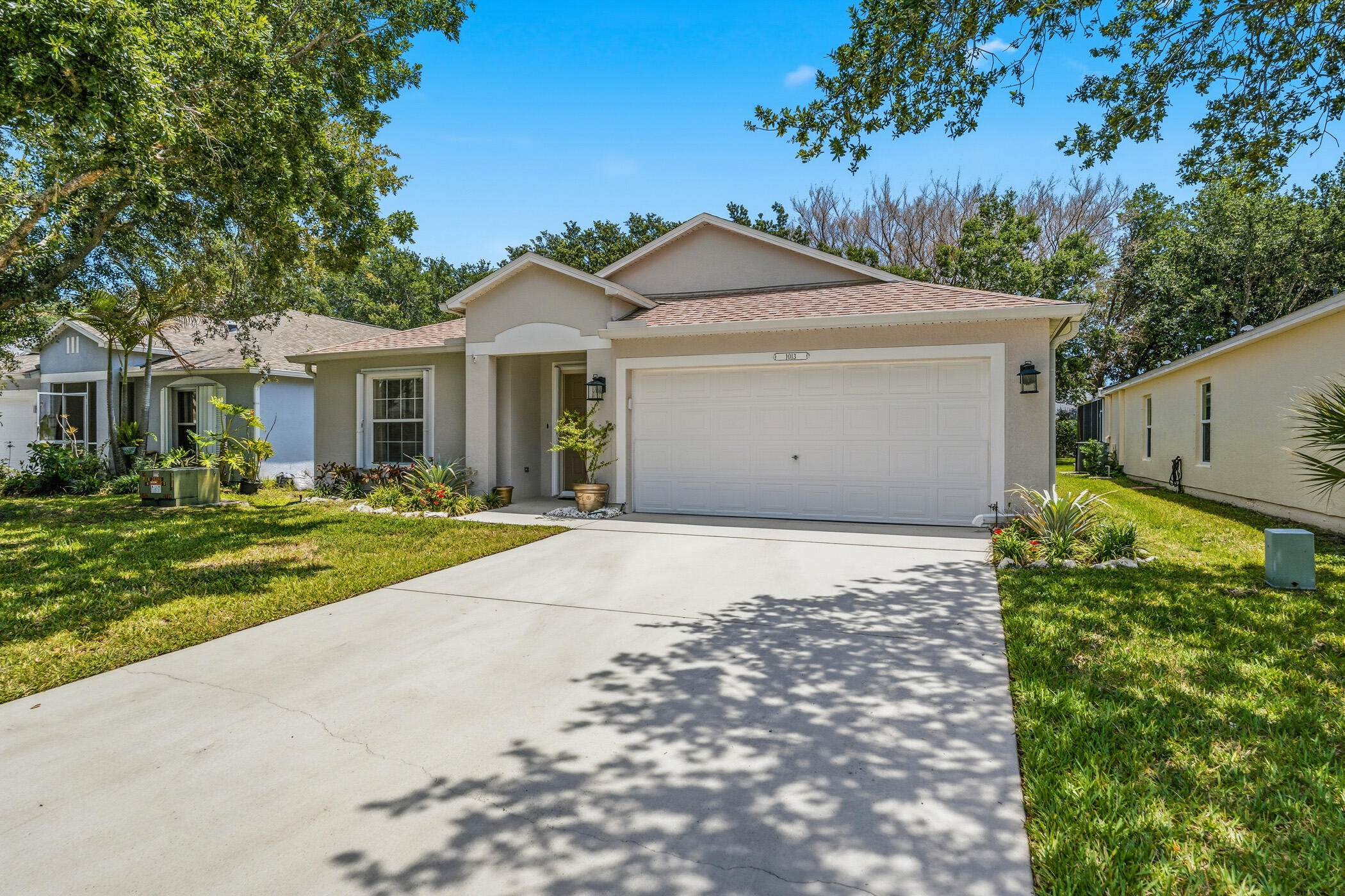 Foto de propiedad en 1013 E 13th Square, Vero Beach, FL 32960 Vero Beach con MLS# 