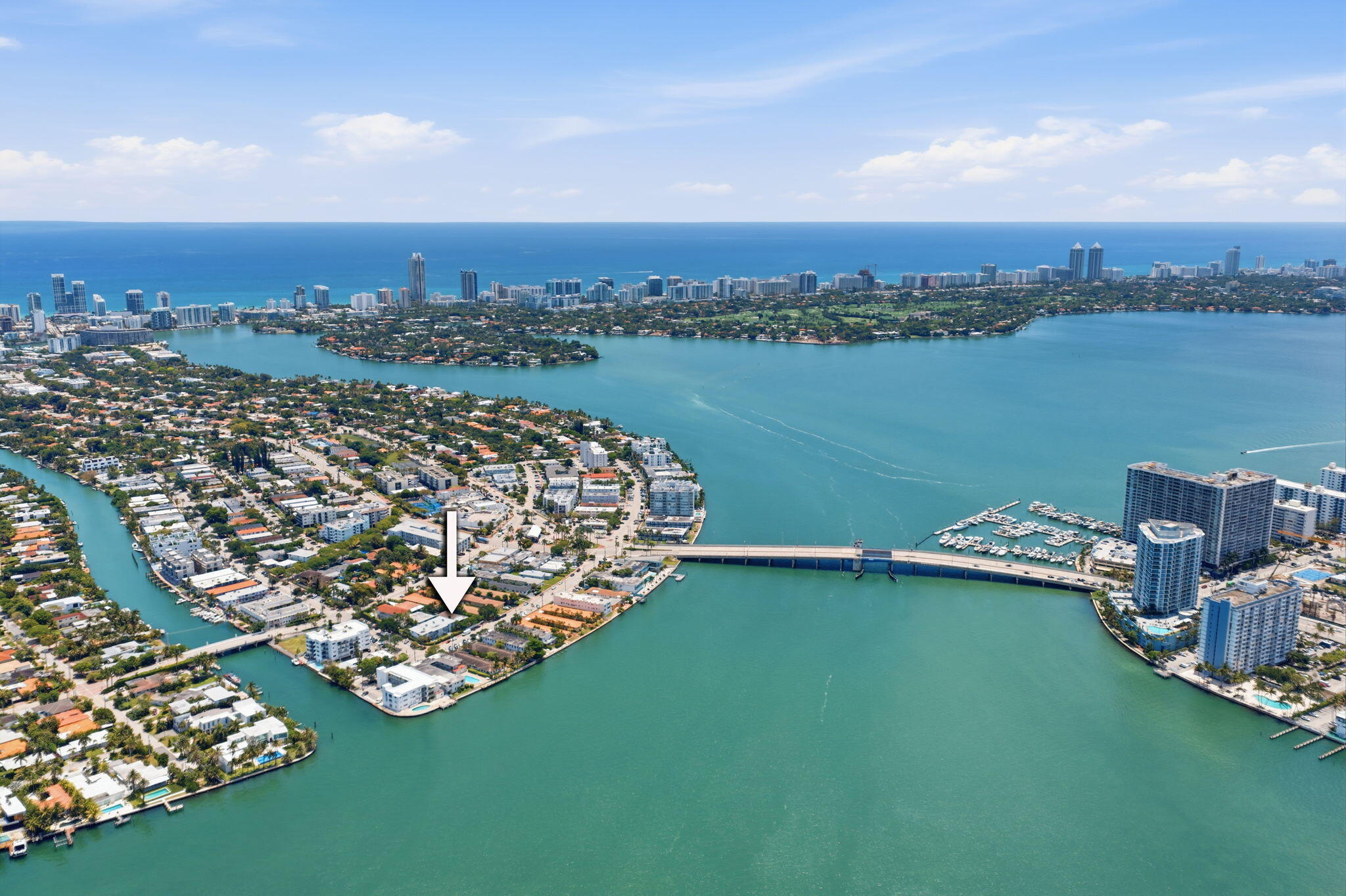 Foto de propiedad en 2183 Bay Drive, Miami Beach, FL 33141 Miami Beach con MLS# 