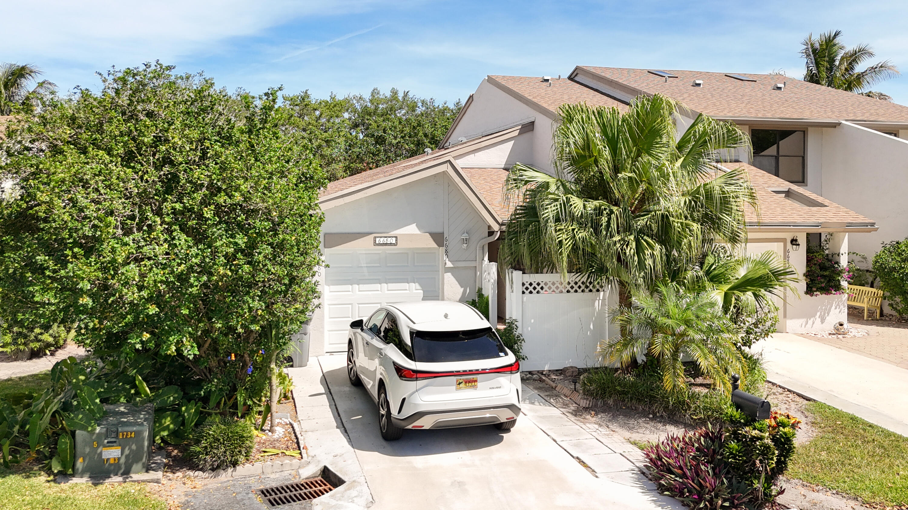 Foto de propiedad en 6680 Canary Palm Circle, Boca Raton, FL 33433 Boca Raton con MLS# 