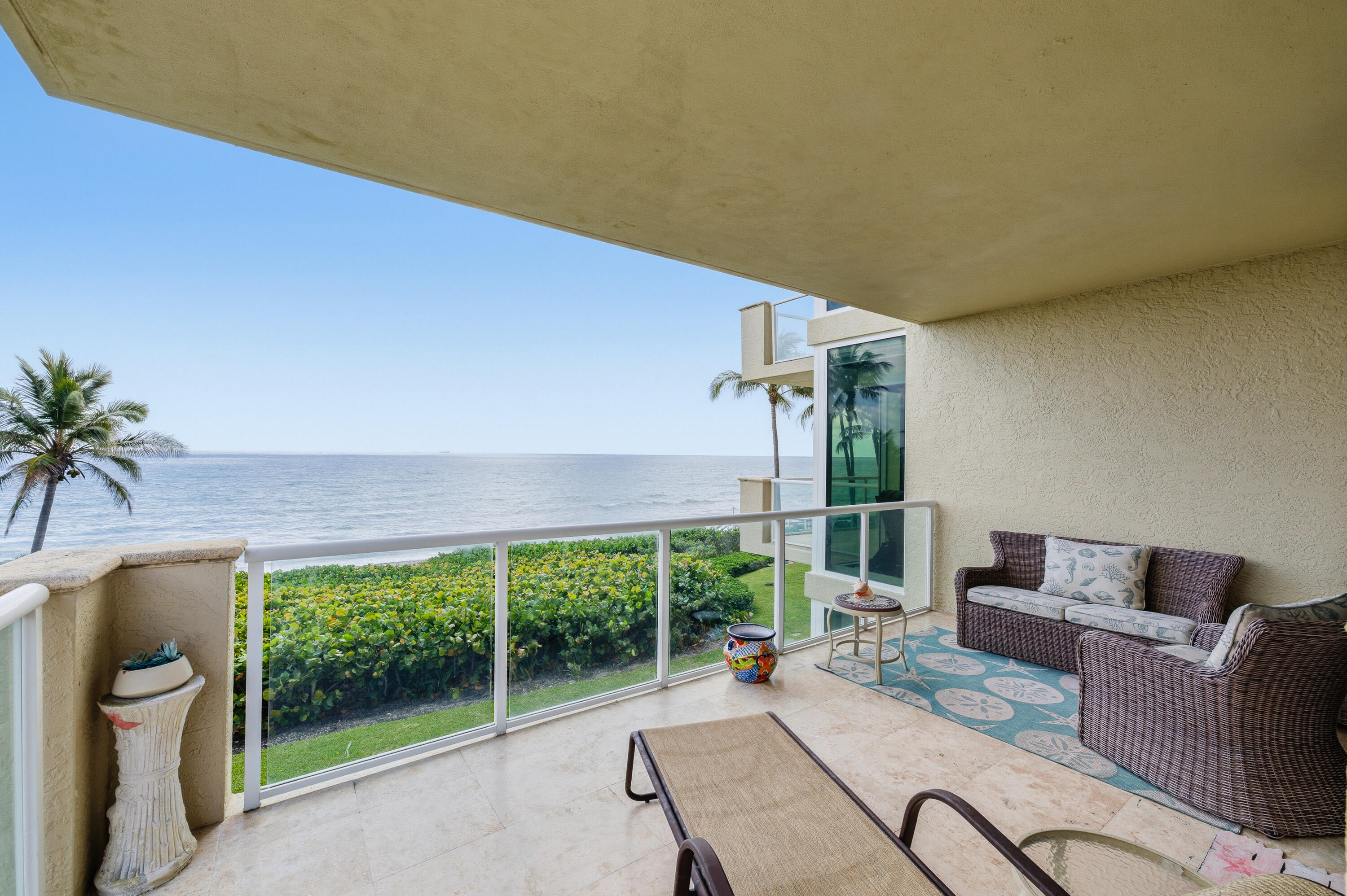 Foto de propiedad en 1063 Hillsboro Mile 210, Hillsboro Beach, FL 33062 Hillsboro Beach con MLS# 