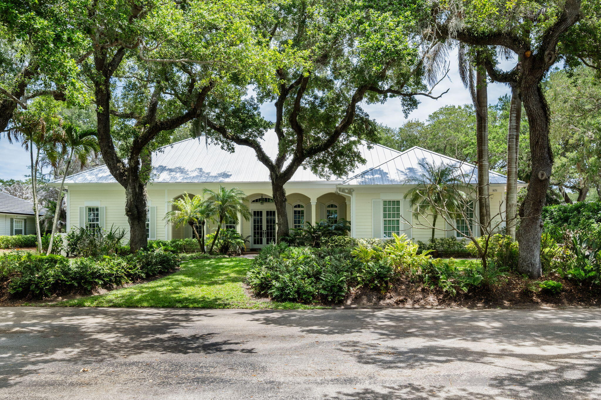 Foto de propiedad en 1031 River Trail, Indian River Shores, FL 32963 Indian River Shores con MLS# 