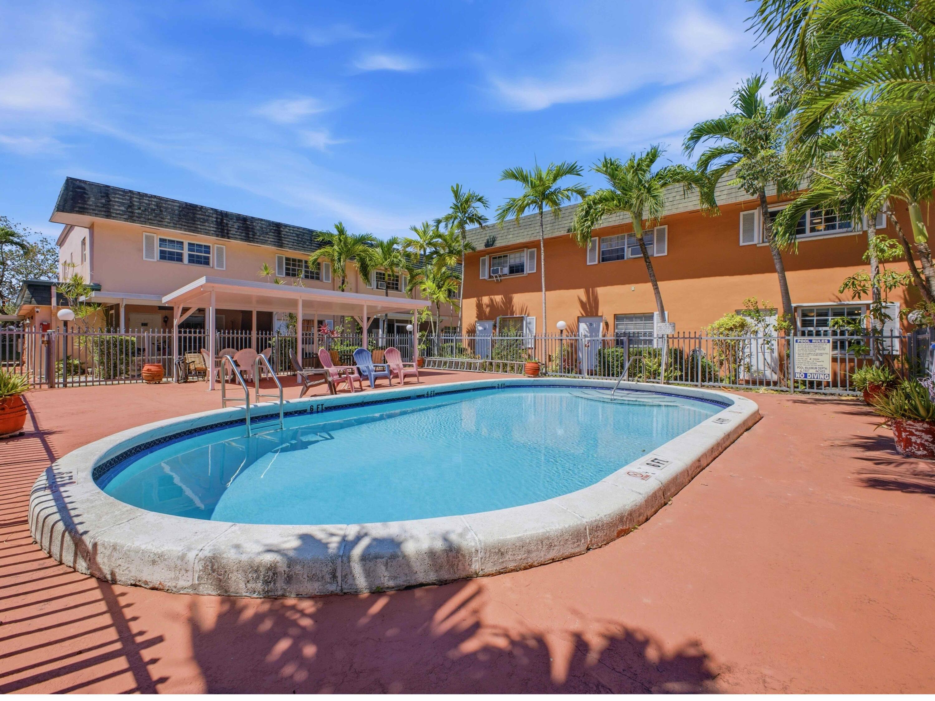 Foto de propiedad en 2200 Monroe Street 24, Hollywood, FL 33020 Hollywood con MLS# 
