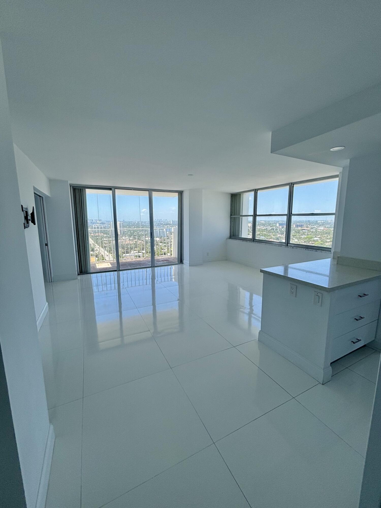 Foto de propiedad en 111 Briny Avenue 23-14, Pompano Beach, FL 33062 Pompano Beach con MLS#