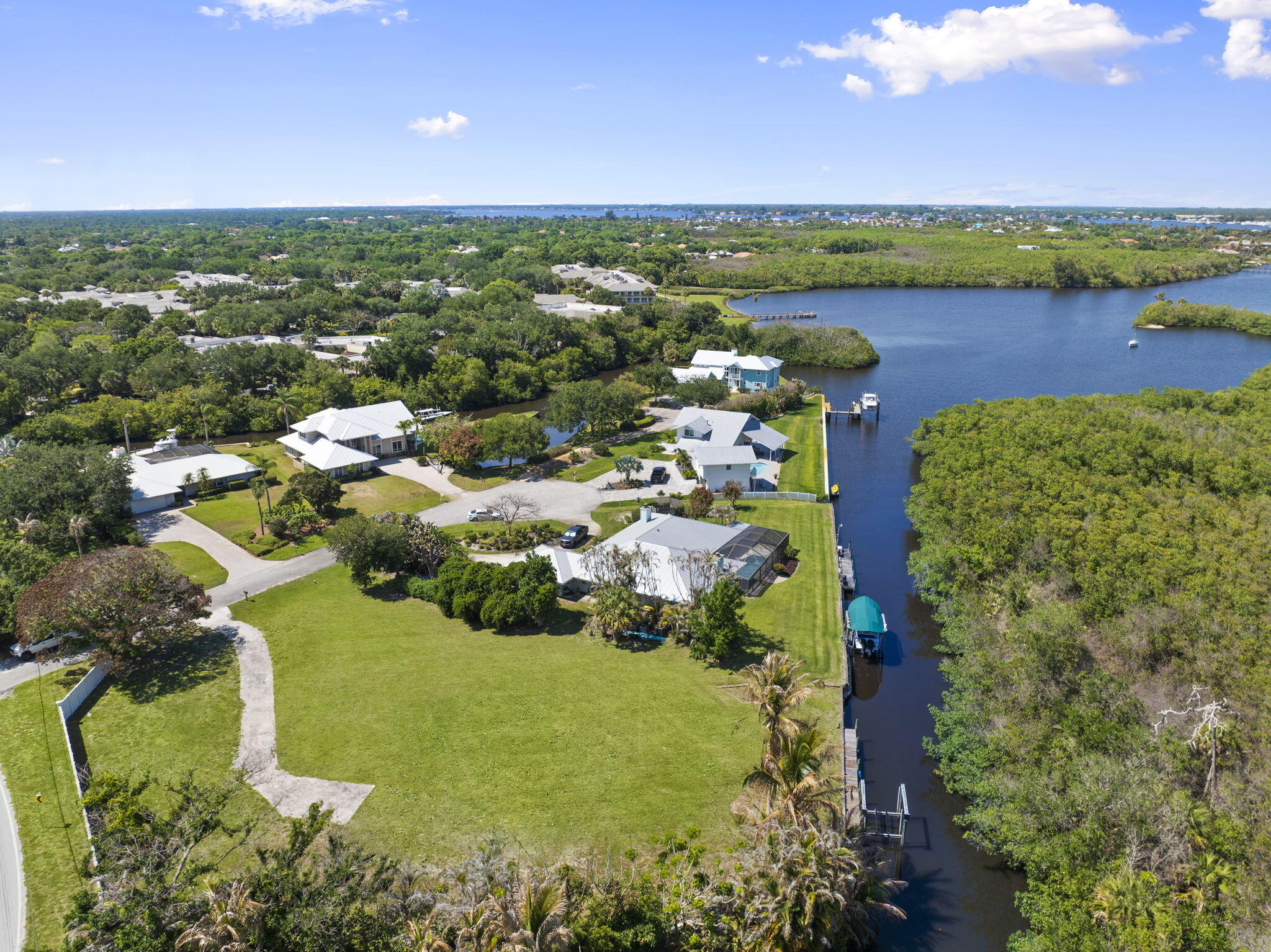 Foto de propiedad en 1515 SW Pendarvis Court, Palm City, FL 34990 Palm City con MLS# 
