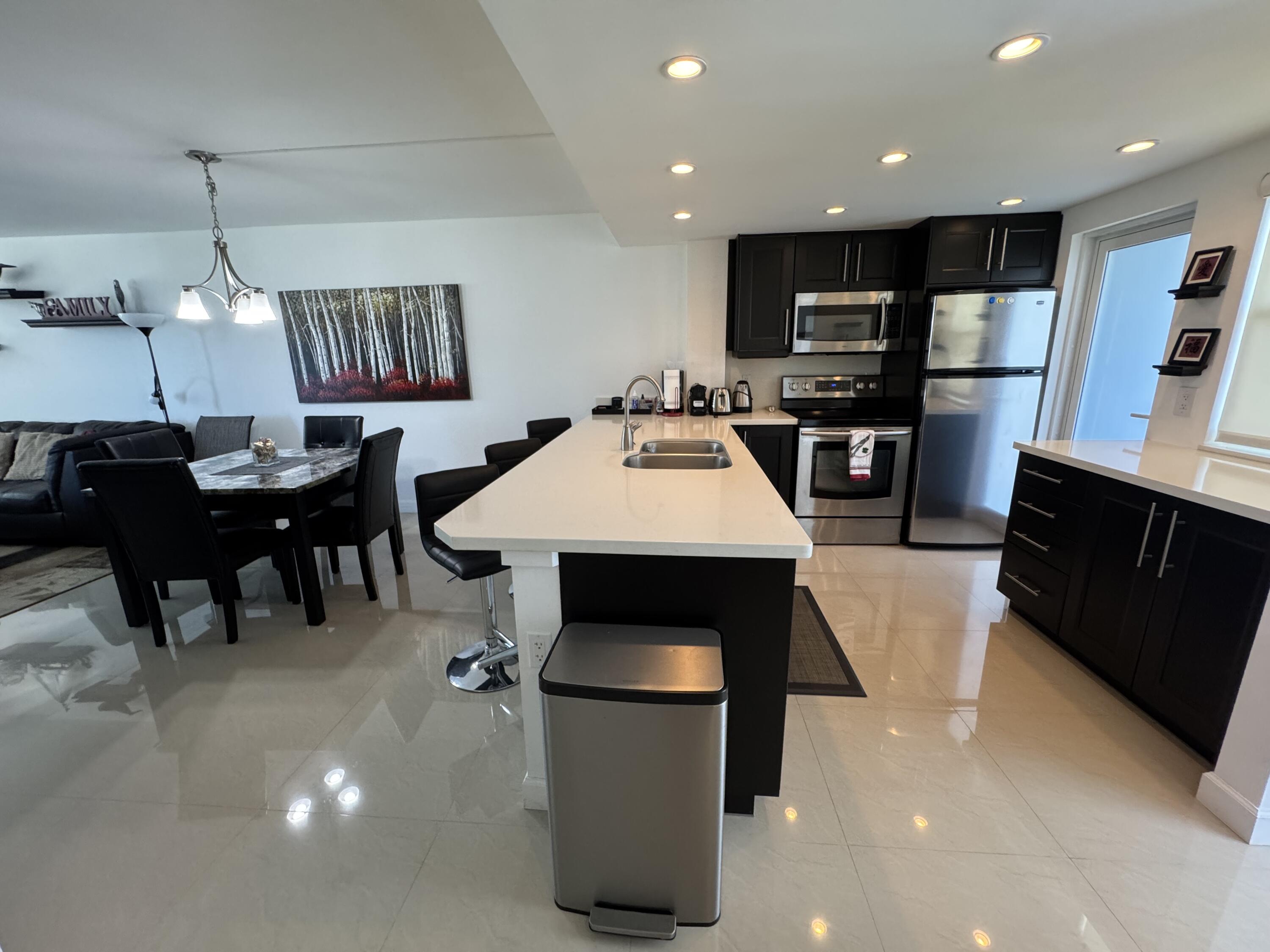 Foto de propiedad en 201 N Ocean Boulevard Ph1, Pompano Beach, FL 33062 Pompano Beach con MLS# 