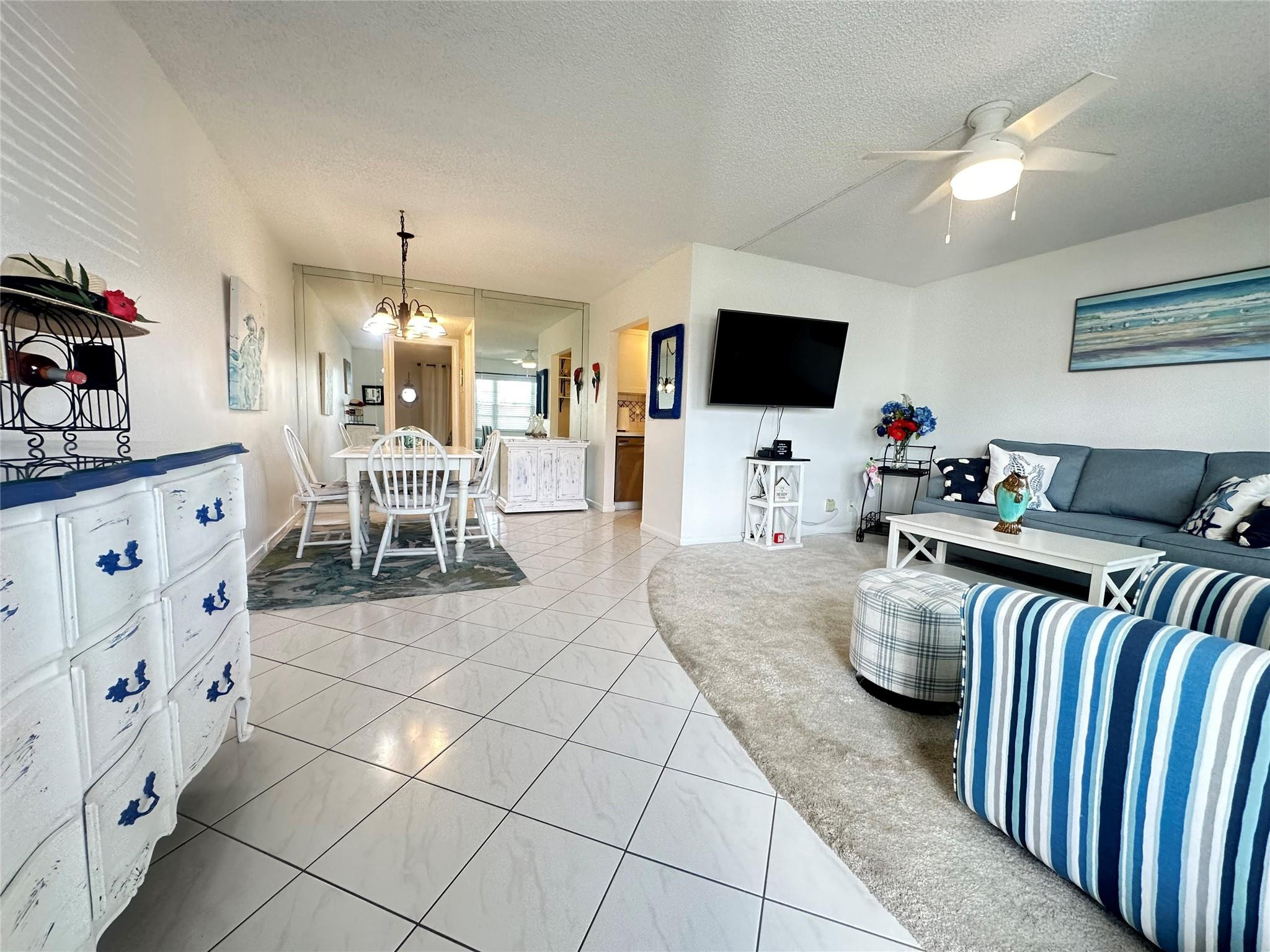 Foto de propiedad en 131 Oakridge J, Deerfield Beach, FL 33442 Deerfield Beach con MLS# 
