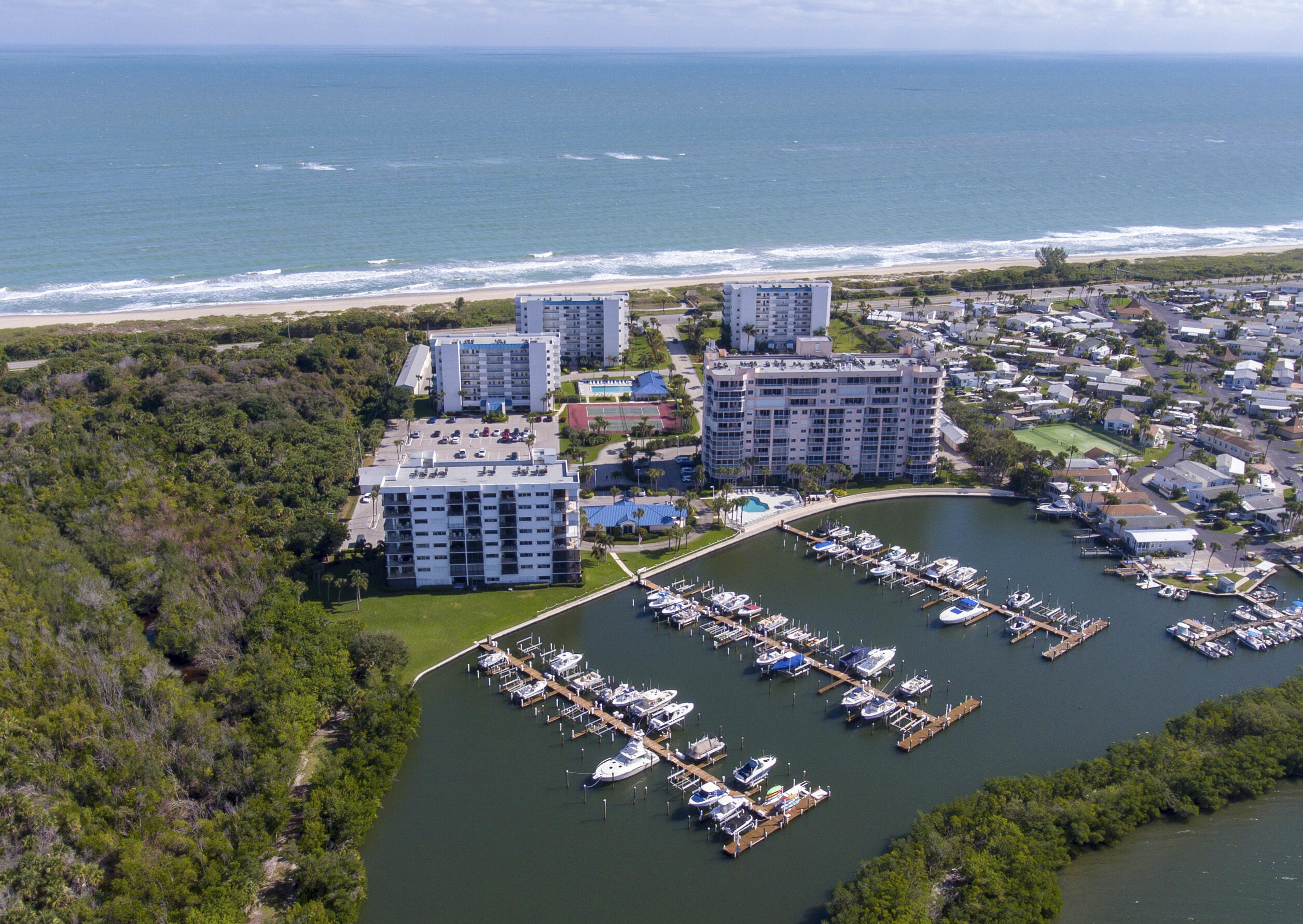 Foto de propiedad en 5167 N Highway A1a Highway 504, Fort Pierce, FL 34949 Fort Pierce con MLS# 