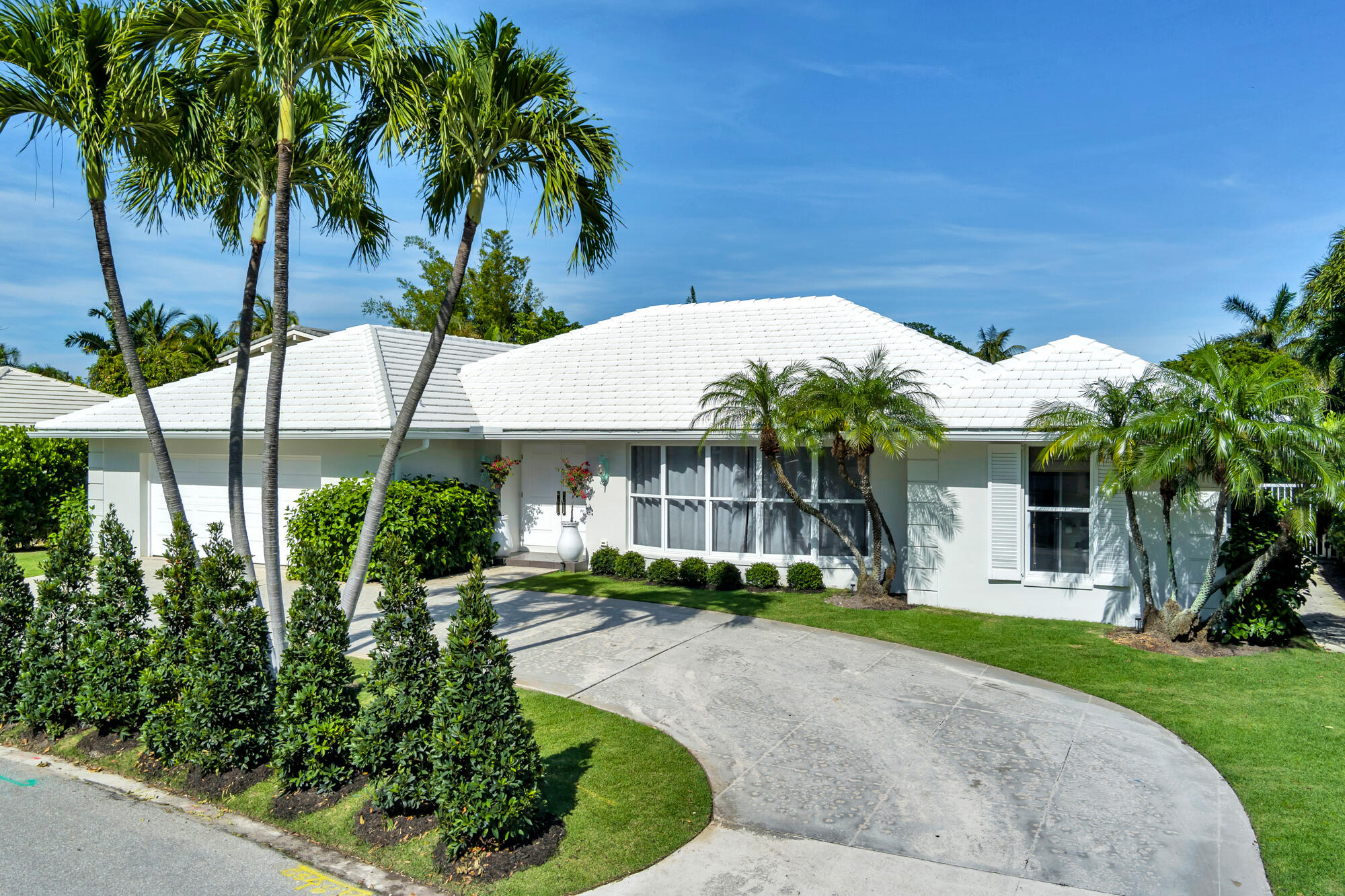 Foto de propiedad en 1465 N Lake Way, Palm Beach, FL 33480 Palm Beach con MLS# 
